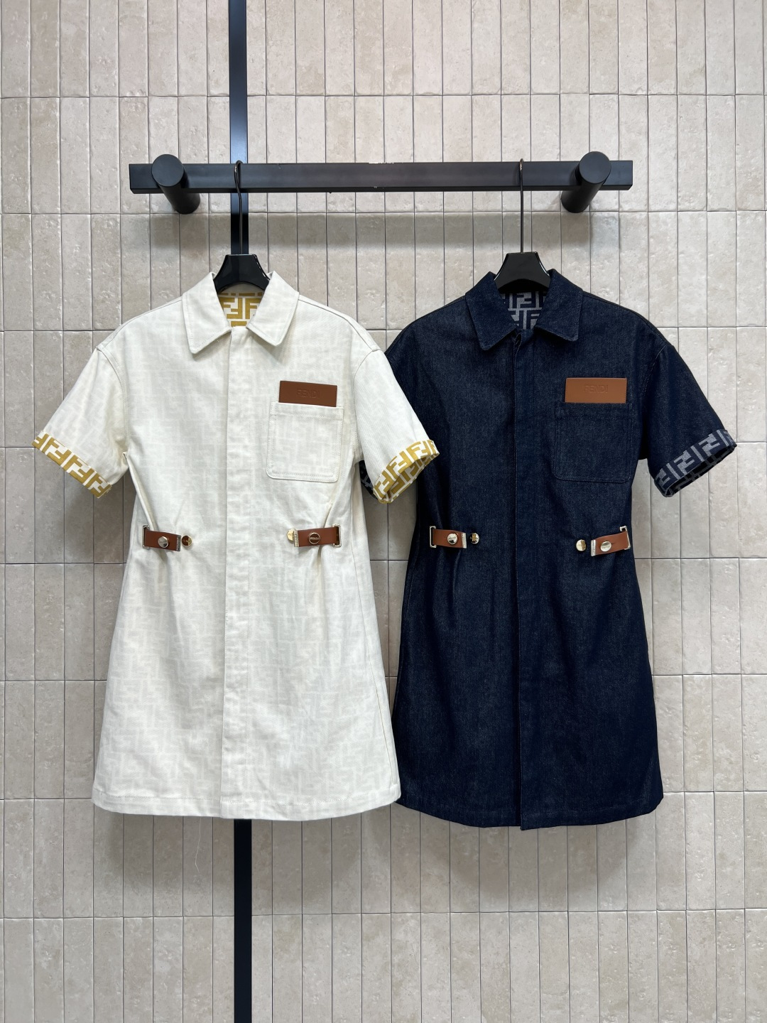 NO:842692,FD Home 26 new summer style short-sleeved shirt denim skirt. Made of light and breathable cotton fabric. The lining is gold all-over presbyopic design. Simple pockets on the front + leather waistband. Practical and stylish. Loose fit. It accommodates a variety of body shapes. It can be easily controlled for daily life or vacation. It feels high-end when worn casually. Two colors and three sizes, Size/S-M-L, dior, skirts, shirts, T-shirt,19860909FD家 26夏季新款 短袖衬衫牛仔裙 采用轻薄透气棉质面料 内里是金色满印老花设计正面简约口袋+腰部皮革收腰 实用又有型 宽松版型 包容多种身材 日常或度假都能轻松驾驭 随手一穿就是高级感 两色三码Size/S-M-L,,dior,skirts,shirts,T-shirt,,Women's clothing