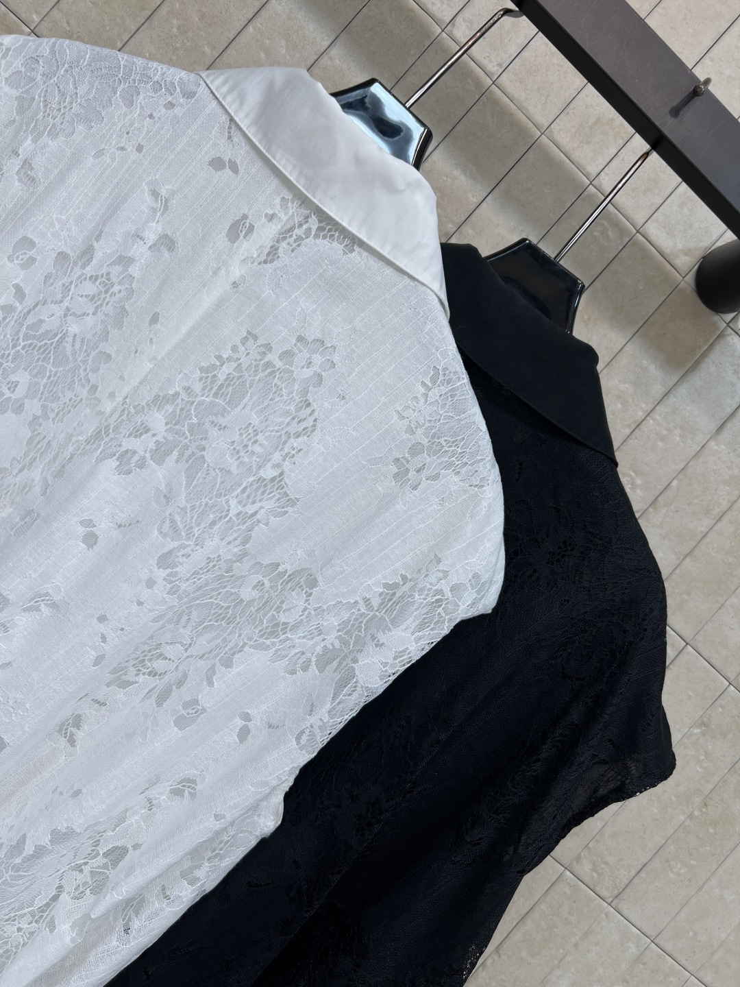MIU家 26夏季新款 蕾丝无袖Polo衫 精致蕾丝面料+经典翻领 优雅又休闲 无袖设计超适合夏天 透气