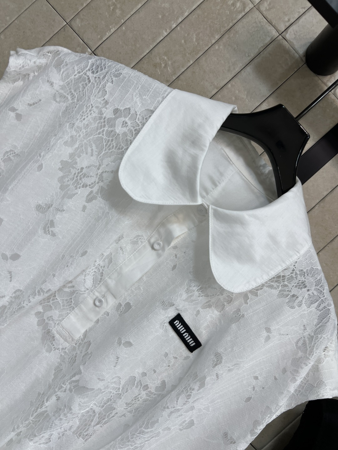 MIU家 26夏季新款 蕾丝无袖Polo衫 精致蕾丝面料+经典翻领 优雅又休闲 无袖设计超适合夏天 透气