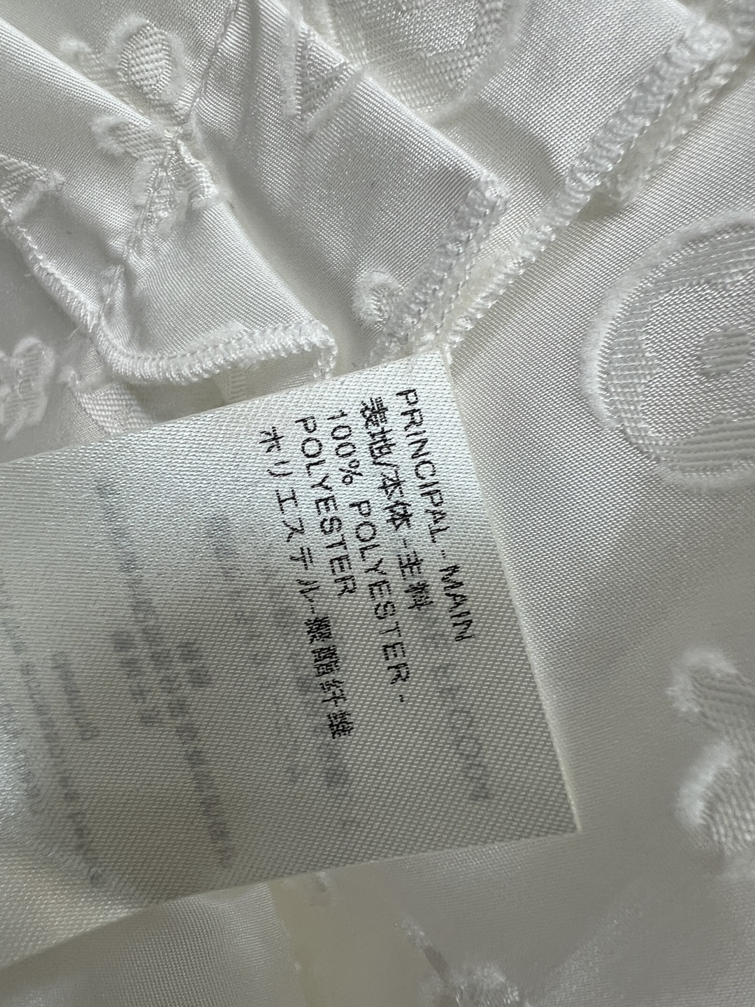 L家 26夏季新款 提花收腰连衣裙 采用精致镂空面料 立体提花超有质感 无领立领+金色盘扣 荷叶边短袖飘