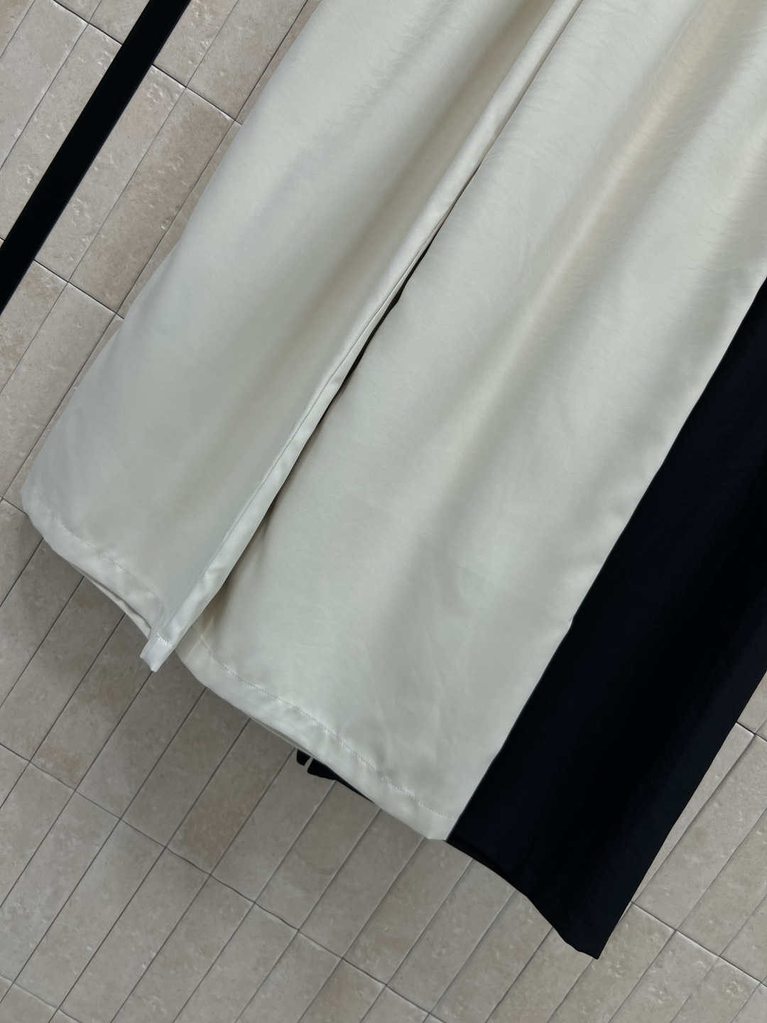 LW家 26夏季新款 松紧腰阔腿裤 面料柔软细腻 垂直感好 高腰松紧设计 显瘦又包容 不挑身材 宽松直筒