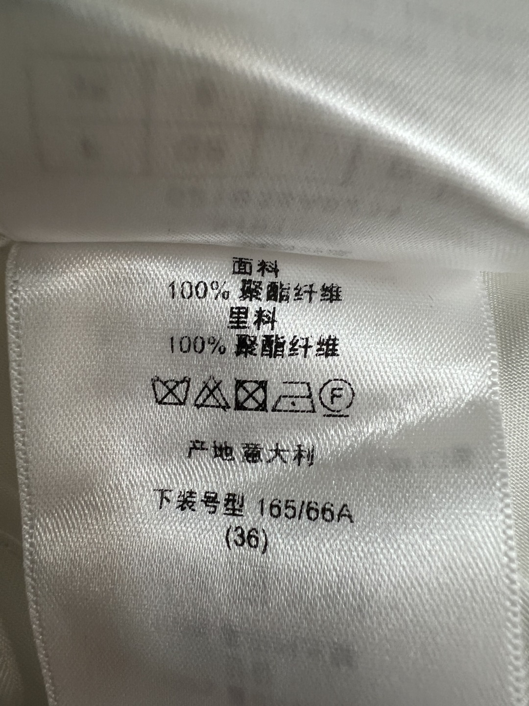 D家 26夏季新款 白色直筒五分裤 亚麻垂坠感面料 不易皱 经典直筒五分版型 修饰腿型 搭配棕皮金扣腰带