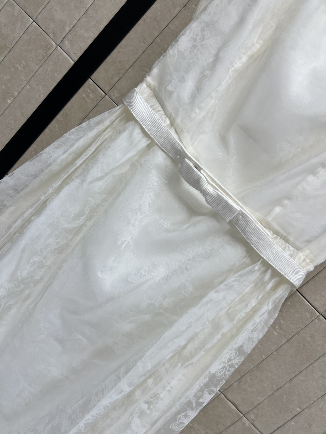 D家 26夏季新款 提花吊带连衣裙​​ 面料轻盈搭配精致提花工艺 花纹超有质感 吊带+收腰设计 勾勒优雅