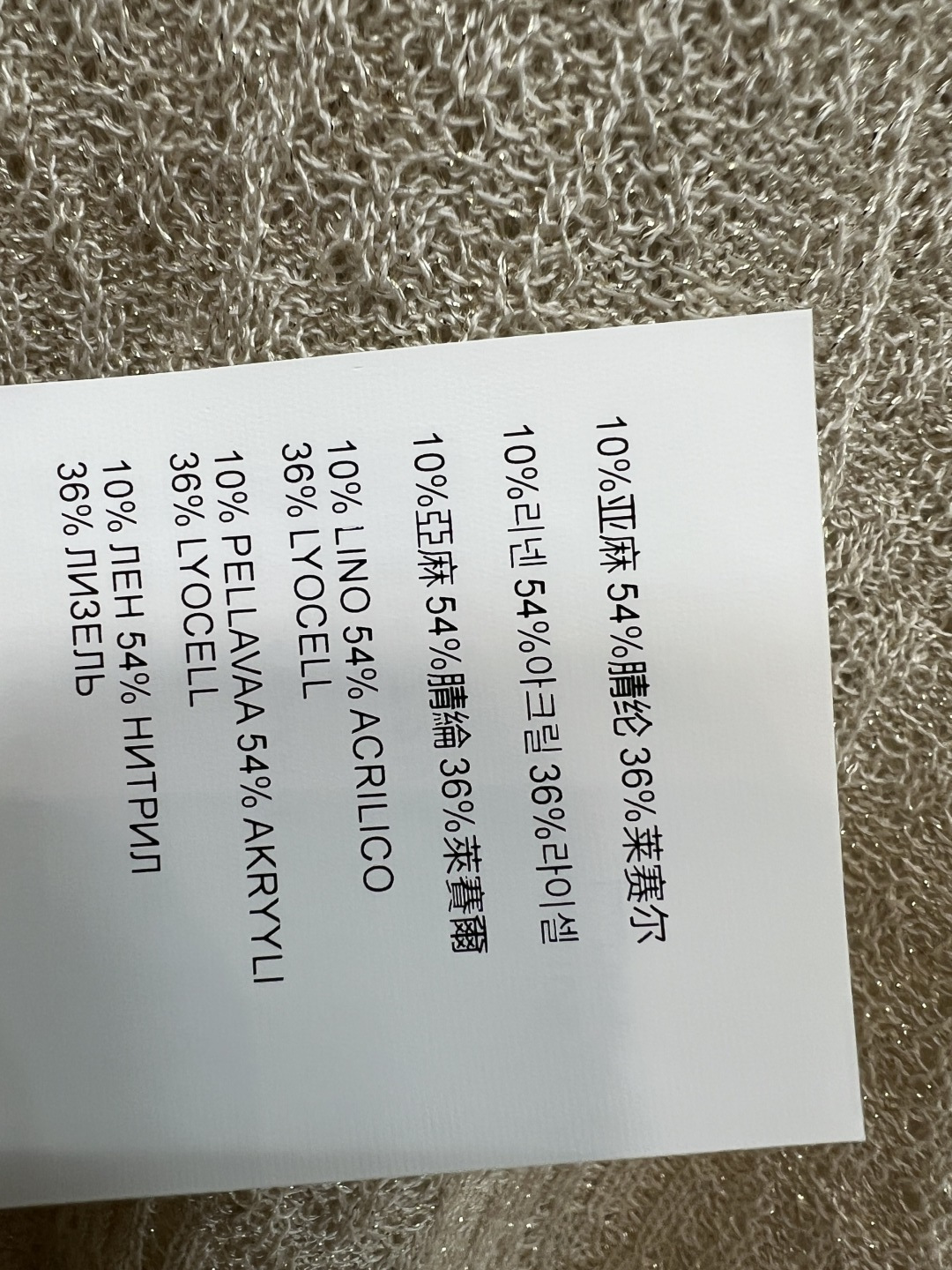MIU家 26夏季新款 镂空菱格针织短袖 轻盈透气的针织面料 打造细腻镂空菱格肌理 兼具亲肤垂坠感 圆领