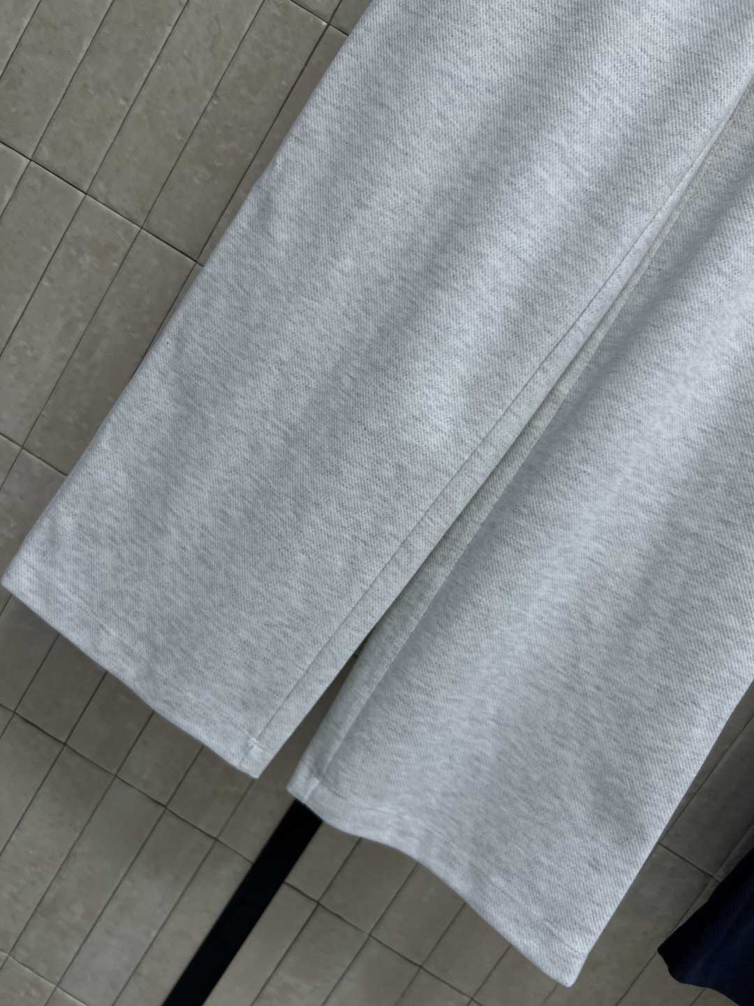 C家 26夏季新款 双腰头阔腿卫裤 采用混纺棉质面料 双腰头设计 内层贴合腰腹 外层宽松抽绳腰 松弛不勒