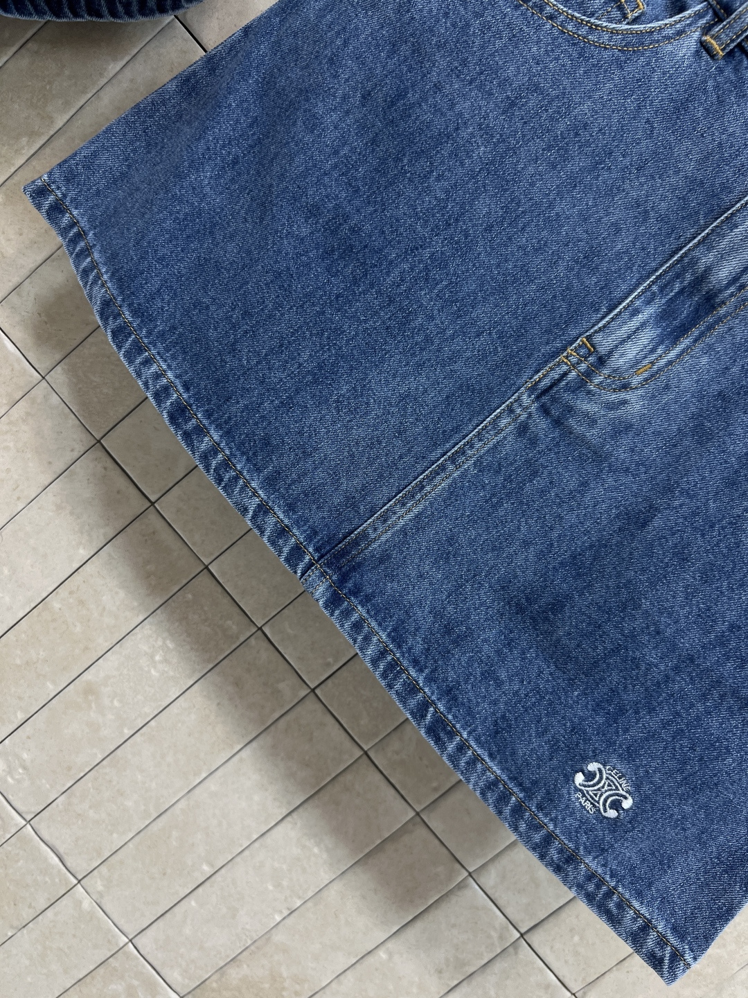 CE家 26夏季新款 短款牛仔套装 短袖衬衫+短裙 经典翻领设计 单排白色纽扣简约大气 精致刺绣logo