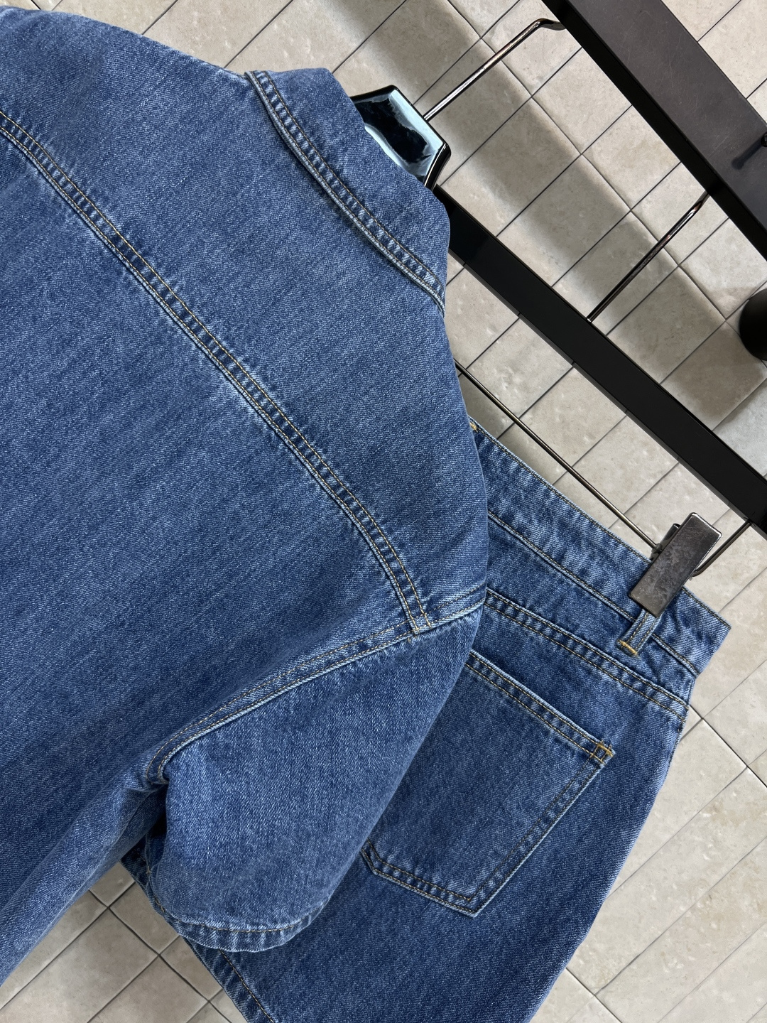 CE家 26夏季新款 短款牛仔套装 短袖衬衫+短裙 经典翻领设计 单排白色纽扣简约大气 精致刺绣logo