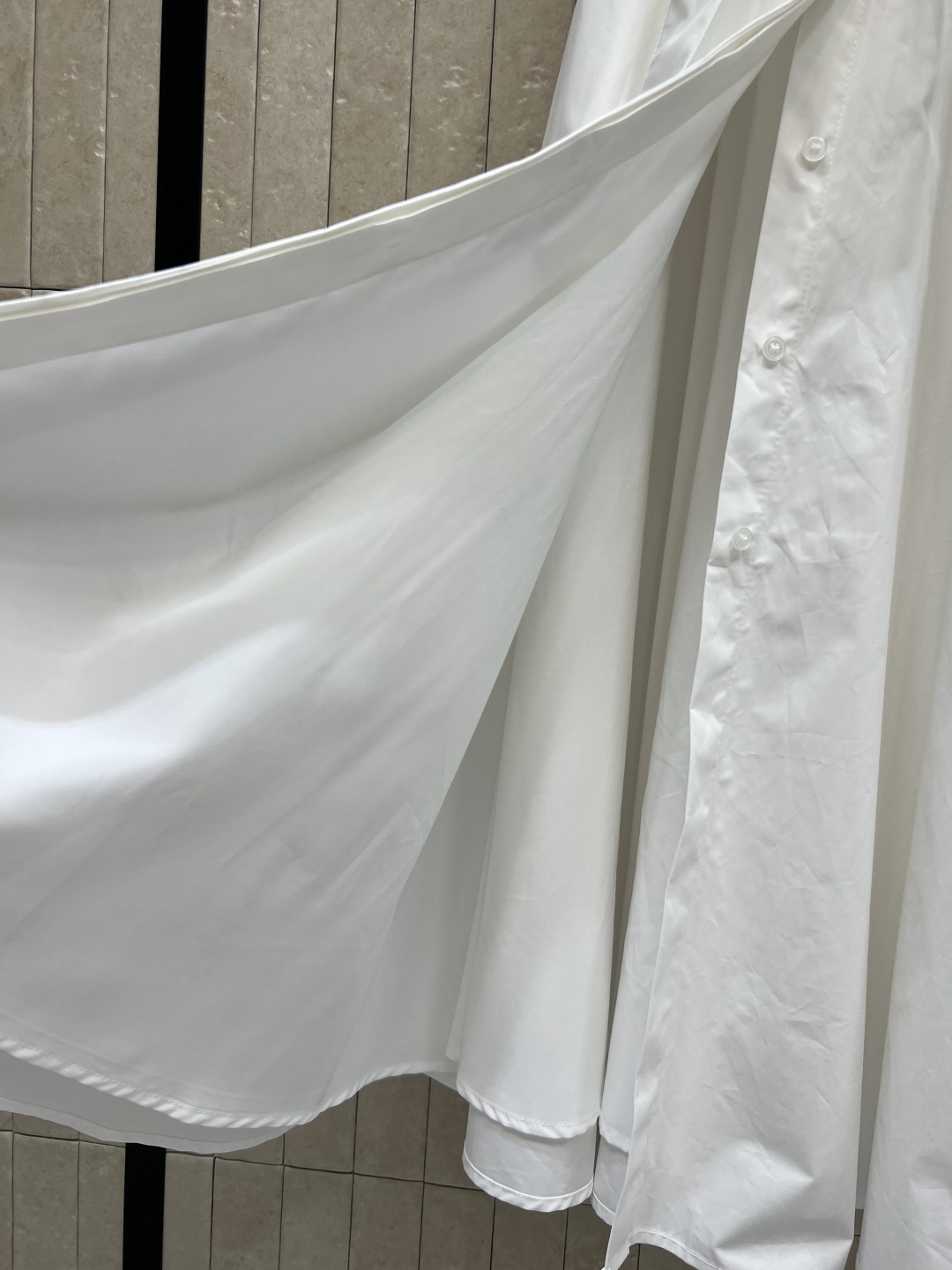 D家 26夏季新款 撞色翻领无袖衬衫裙 挺括棉质面料 版型立体不易皱 翻领+黑白撞色滚边 小细节点亮整体