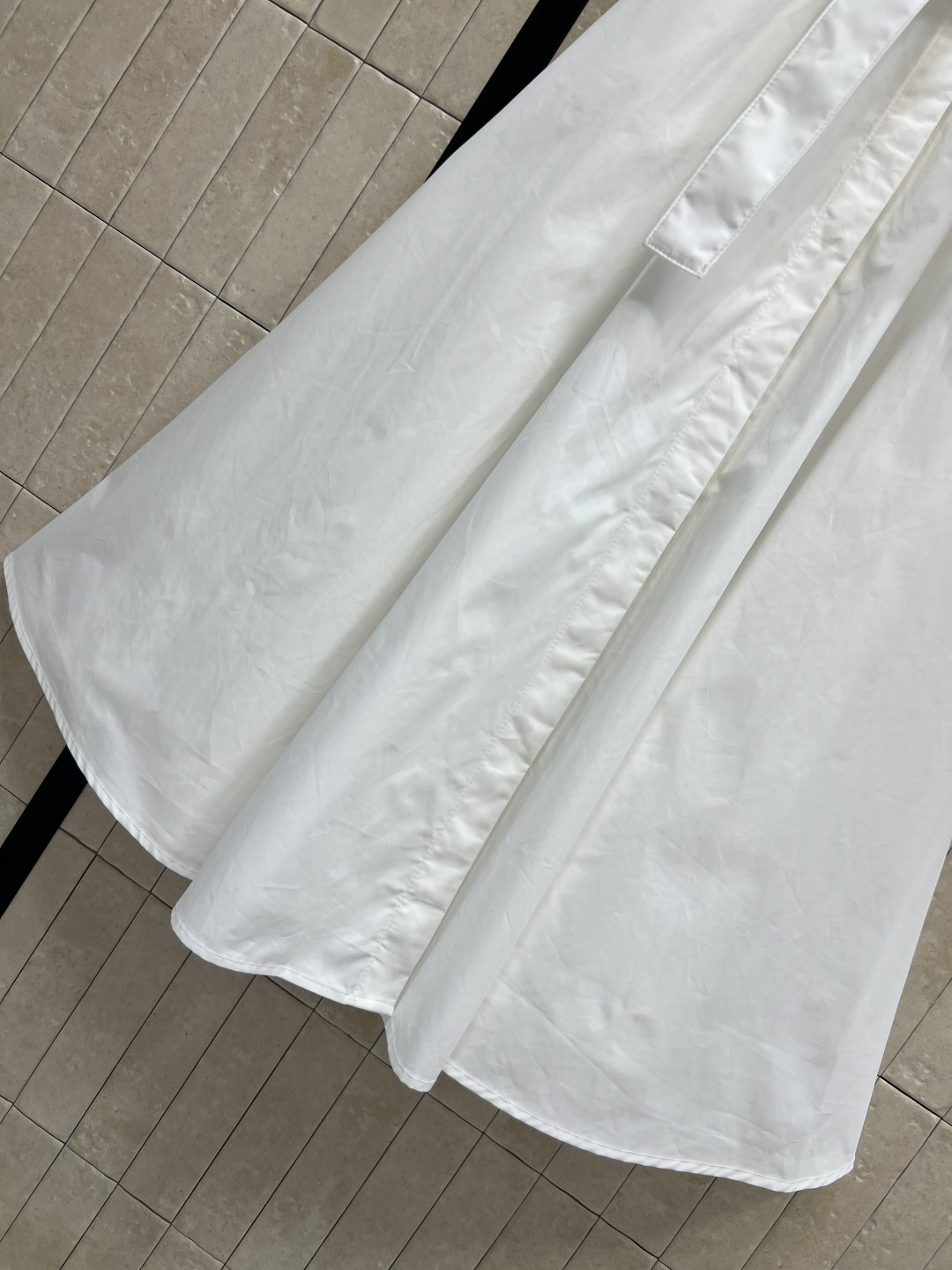 D家 26夏季新款 撞色翻领无袖衬衫裙 挺括棉质面料 版型立体不易皱 翻领+黑白撞色滚边 小细节点亮整体