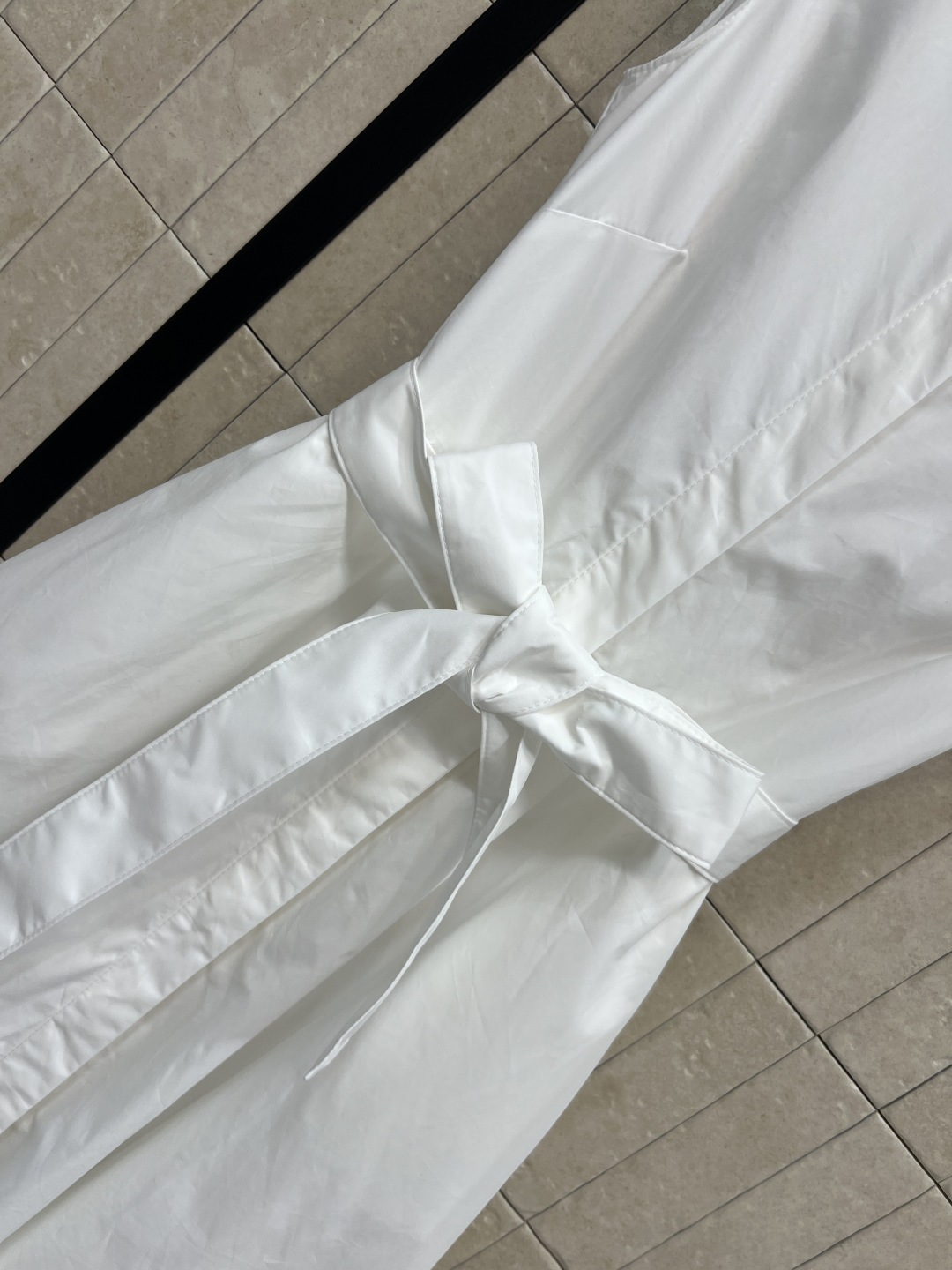D家 26夏季新款 撞色翻领无袖衬衫裙 挺括棉质面料 版型立体不易皱 翻领+黑白撞色滚边 小细节点亮整体