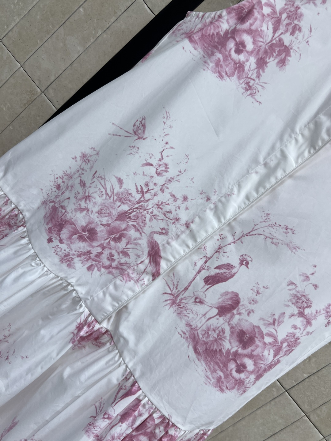 D家 26夏季新款 印花无袖连衣裙 立领+全开襟设计 简约利落又精致 宽松A字版型 藏肉显瘦不挑身材 下