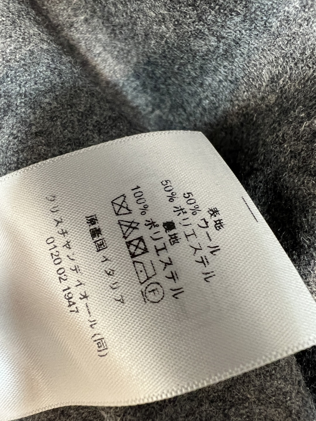 D家 26夏季新款 灰色蕾丝吊带 采用羊毛混纺面料 软糯垂坠自带高级肌理 深V蕾丝领口 下摆精致蕾丝花边