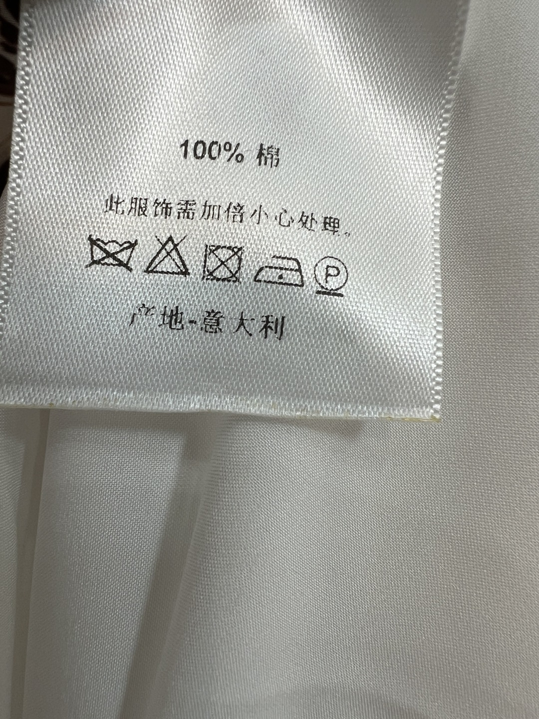 D家 26夏季新款 复古佩斯利印花连衣裙 经典翻领短袖衬衫设计+单排珍珠扣 优雅精致拉满 搭配黑色腰带 