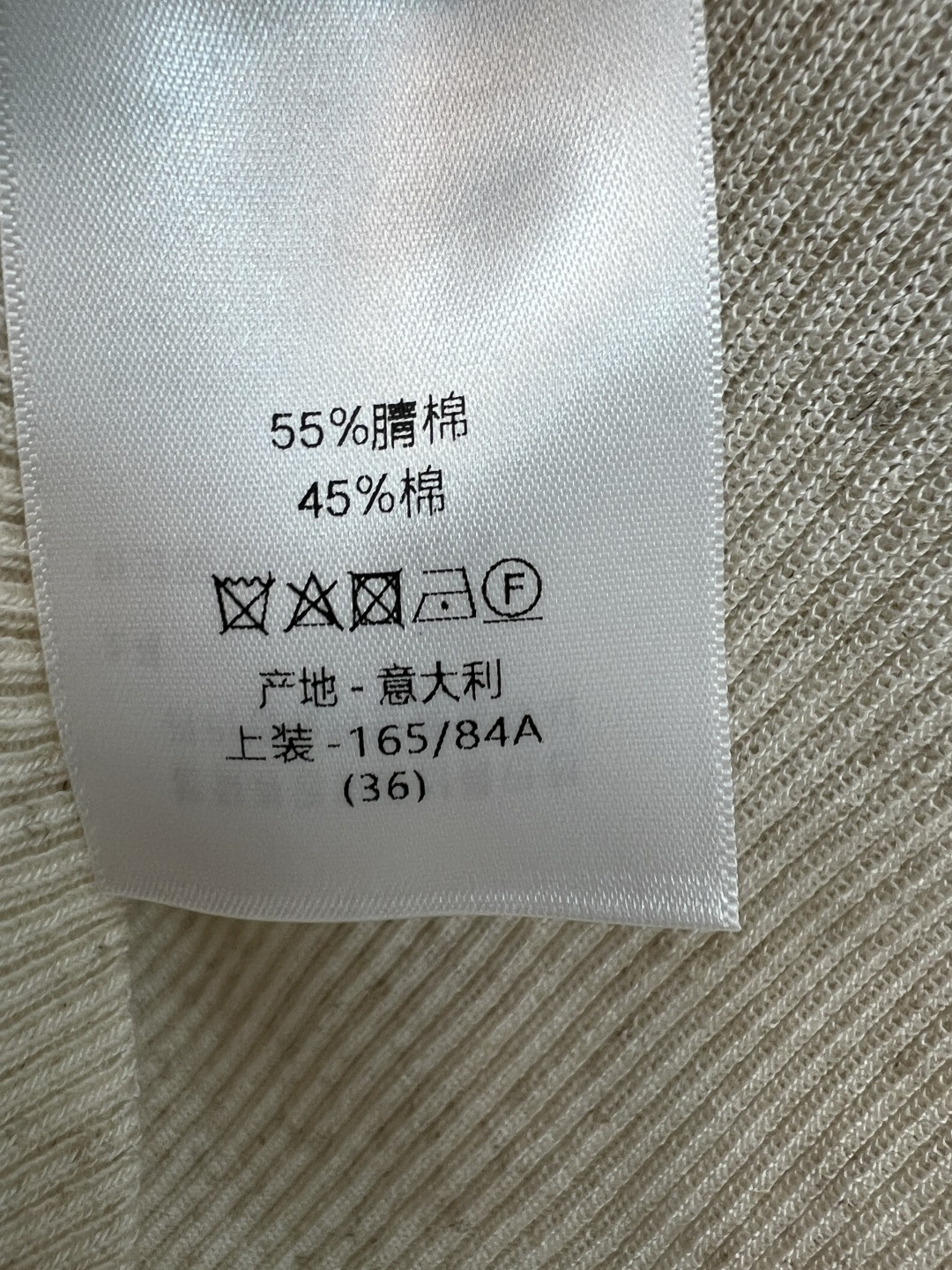 D家 26夏季新款 U领针织短袖 棉质混纺面料 轻薄透气 U领设计修饰颈部线条 胸前品牌刺绣超有辨识度 