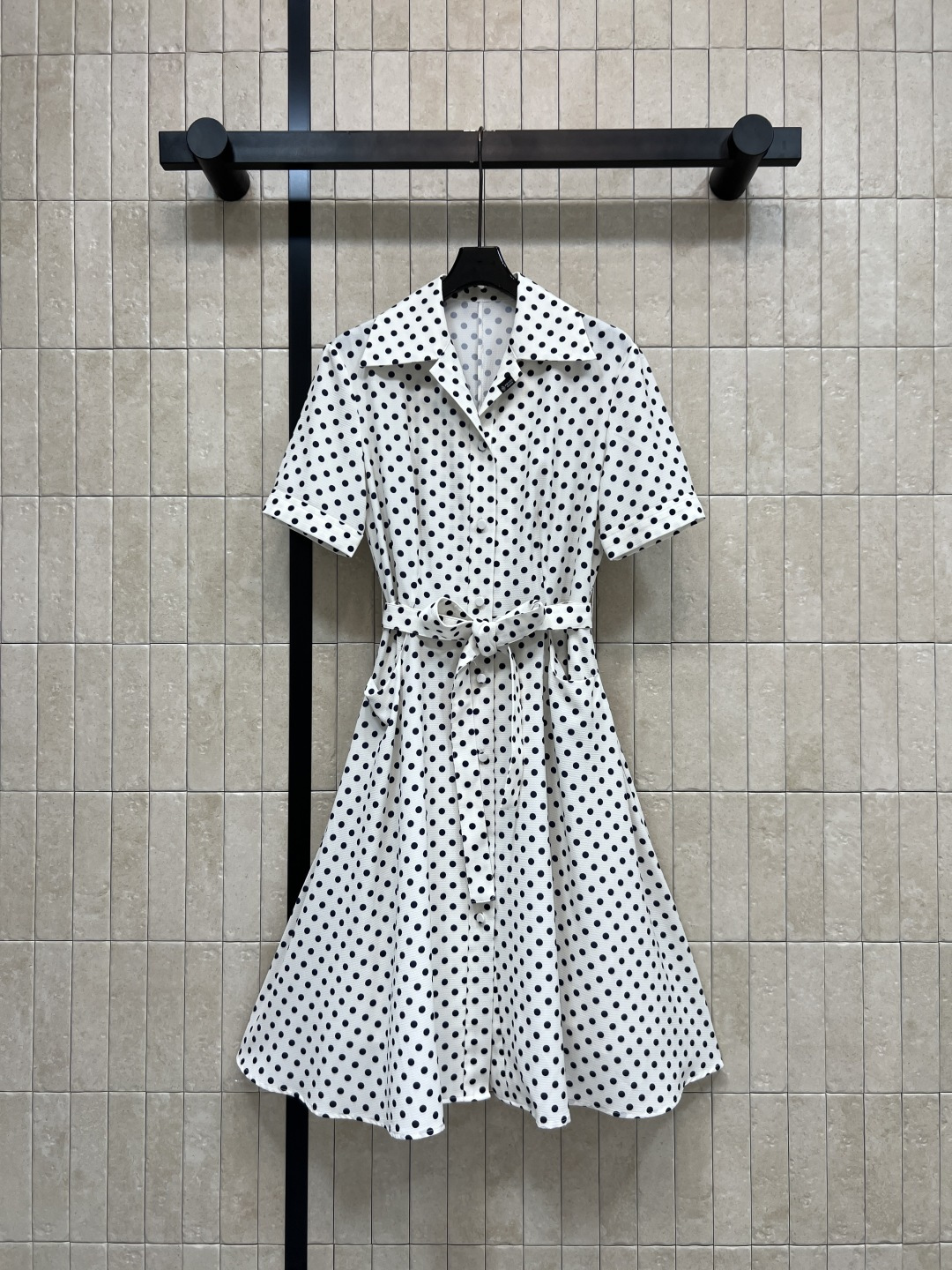 NO:857490,PD Home 26 new summer styles Retro polka dot dress, neat lapel + short sleeve design, single-breasted placket, adjustable belt with the same color, A-line skirt with a large hem, hides the body to look slimmer, comes with pocket design, beautiful and practical, suitable for daily commuting, dating and travel, simple and not monotonous, gentle and stylish, easy to grasp the French elegance, three sizes in one color, Size/S-M-L,, dior, skirts, T-shirt,19860909PD家 26夏季新款 复古波点连衣裙 利落翻领+短袖设计 单排扣门襟 同色系腰带可调节 A字大摆裙型 藏肉显瘦 自带口袋设计 美观与实用性 通勤日常 约会出行都适配 简约不单调 温柔又有格调 轻松拿捏法式优雅范 一色三码Size/S-M-L,,dior,skirts,T-shirt,,Women's clothing