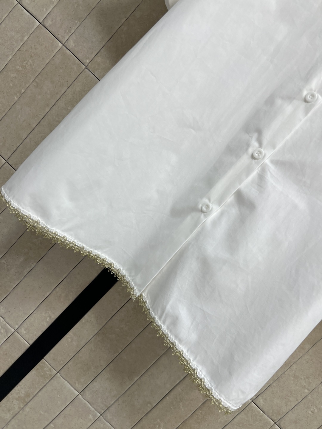 MIU家 26夏季新款 白色花边套装 短袖衬衫+抽绳短裙 棉质面料超透气 宽松版型 藏肉舒适不挑身材 同