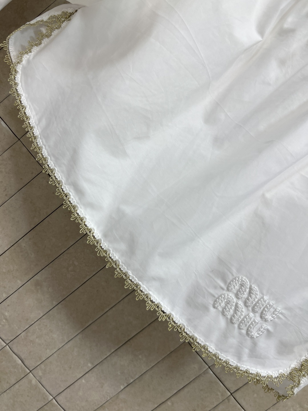 MIU家 26夏季新款 白色花边套装 短袖衬衫+抽绳短裙 棉质面料超透气 宽松版型 藏肉舒适不挑身材 同