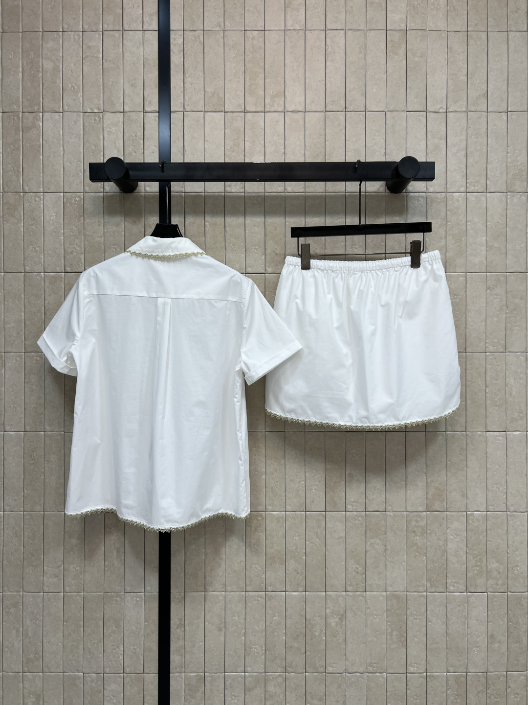 MIU家 26夏季新款 白色花边套装 短袖衬衫+抽绳短裙 棉质面料超透气 宽松版型 藏肉舒适不挑身材 同