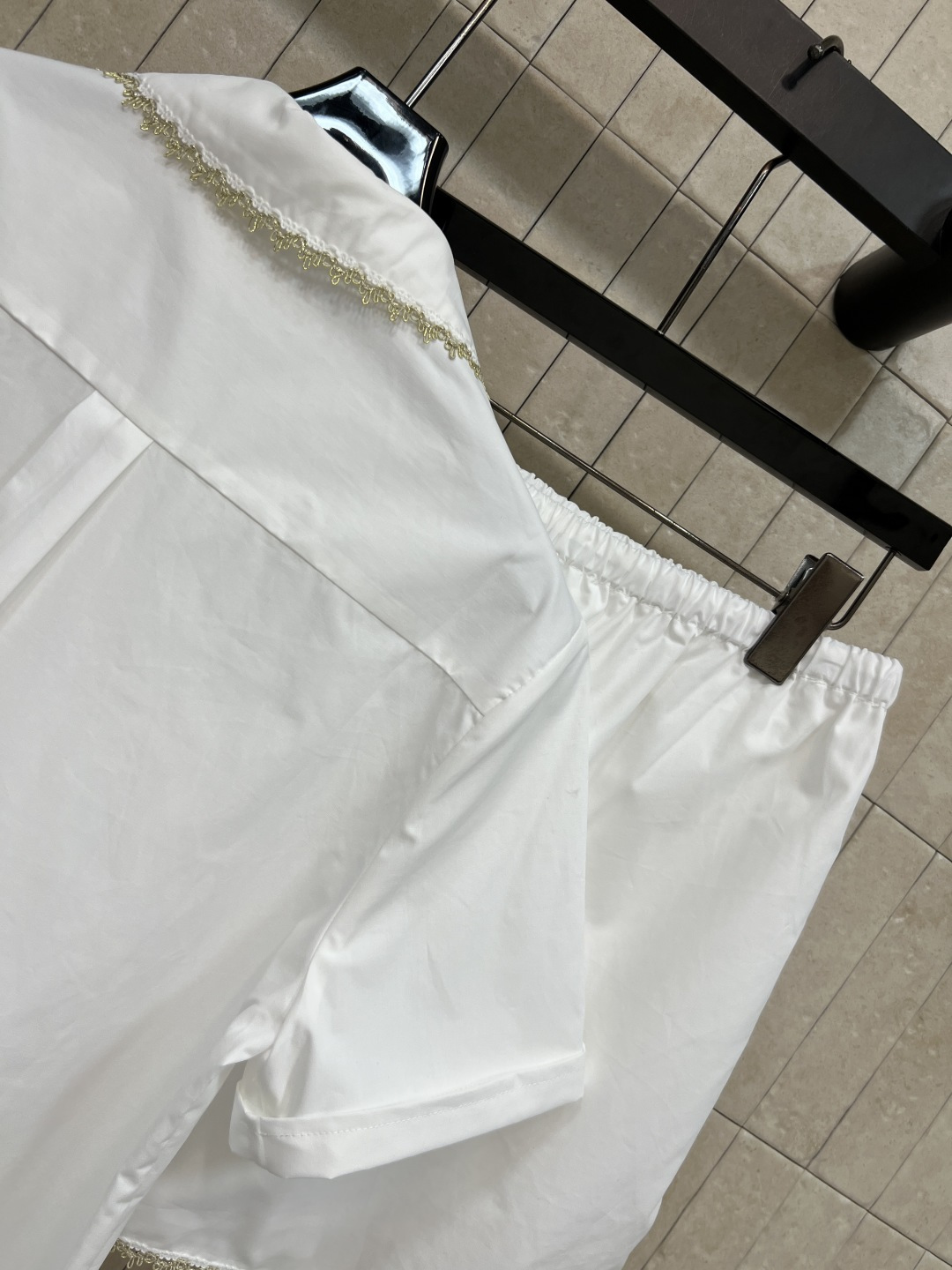 MIU家 26夏季新款 白色花边套装 短袖衬衫+抽绳短裙 棉质面料超透气 宽松版型 藏肉舒适不挑身材 同