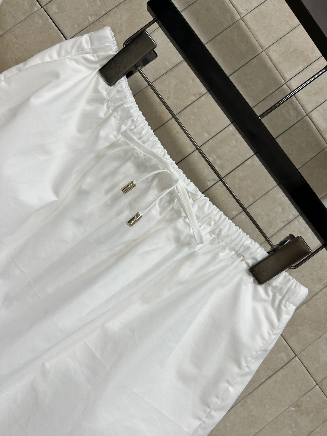 MIU家 26夏季新款 白色花边套装 短袖衬衫+抽绳短裙 棉质面料超透气 宽松版型 藏肉舒适不挑身材 同