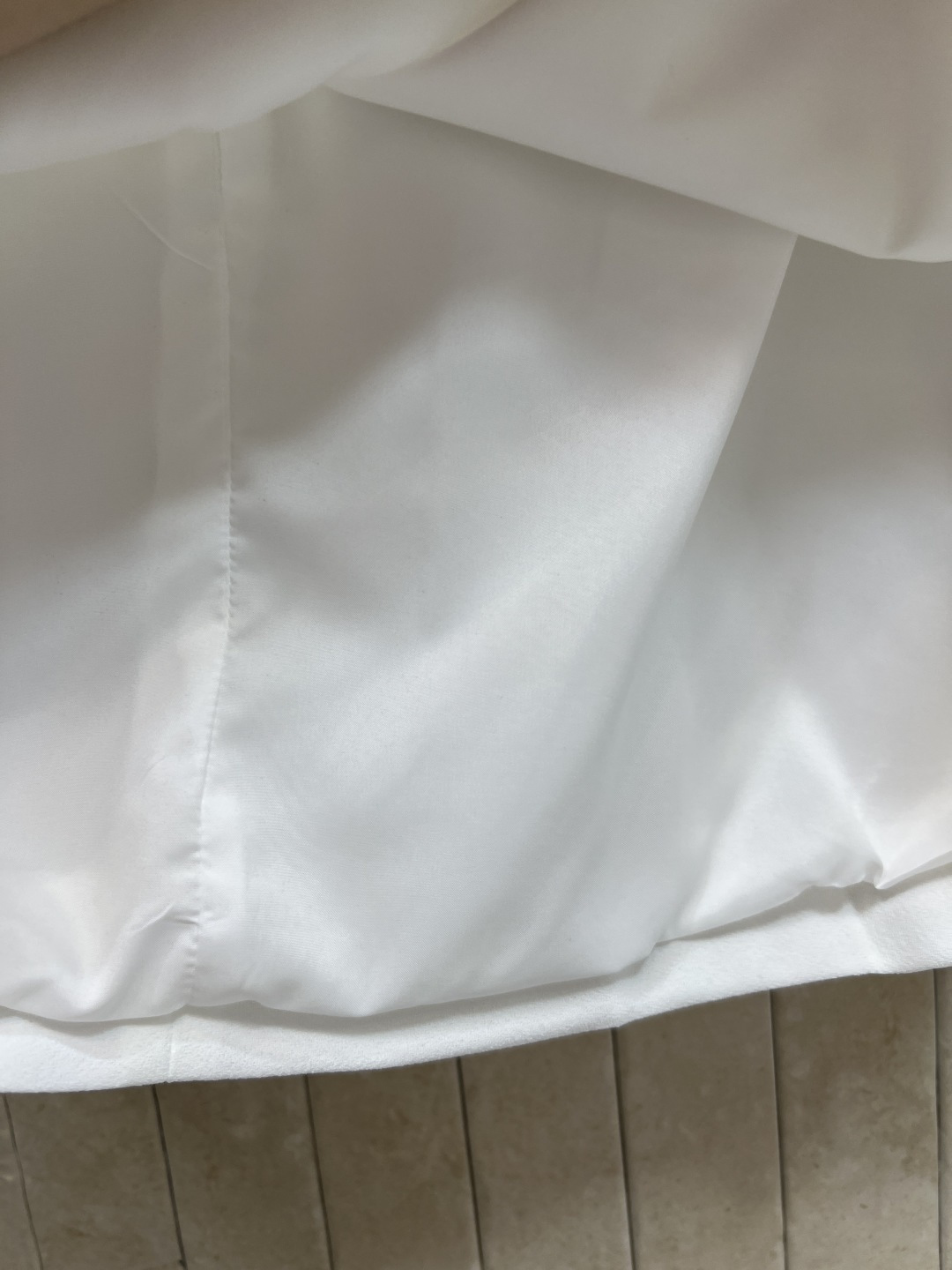 D家 26夏季新款 小香风V领连衣裙 垂顺挺括面料 装色花边细节 V领设计+前襟排扣+侧边刺绣 收腰直筒
