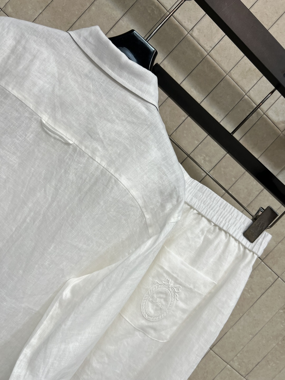 D家 26夏季新款 翻领长袖套装 翻领长袖+松紧腰短裤 采用棉麻面料 自带透气肌理感 落简约版型 口袋精