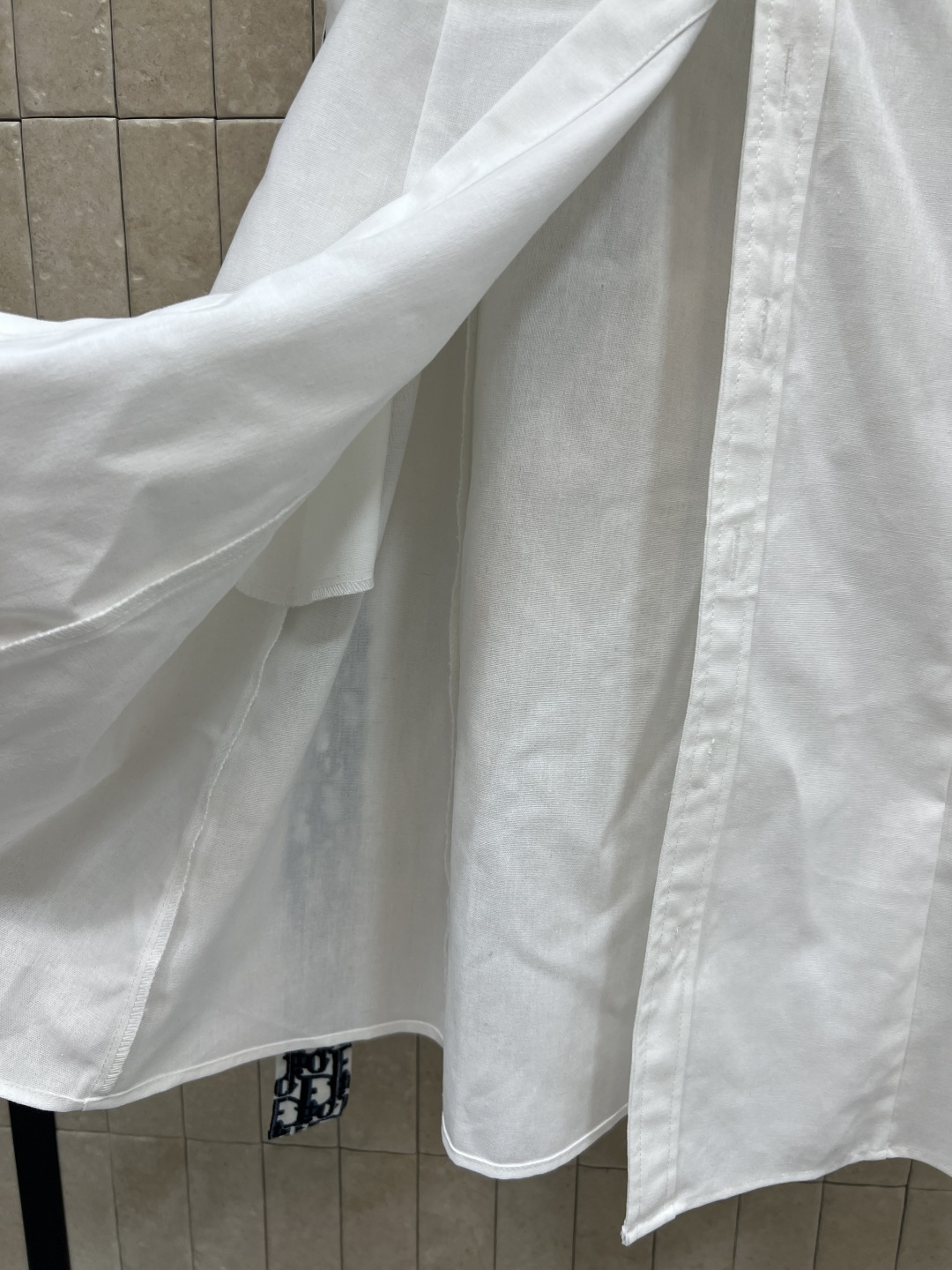 D家 26夏季新款 无袖衬衫连衣裙 棉麻混纺面料透气又舒适 夏天穿完全不闷 翻领+单排扣设计 腰带可调节