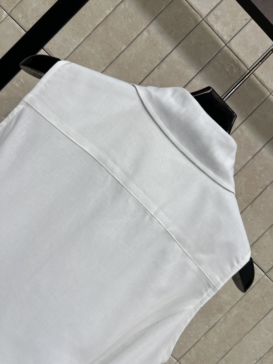D家 26夏季新款 无袖衬衫连衣裙 棉麻混纺面料透气又舒适 夏天穿完全不闷 翻领+单排扣设计 腰带可调节