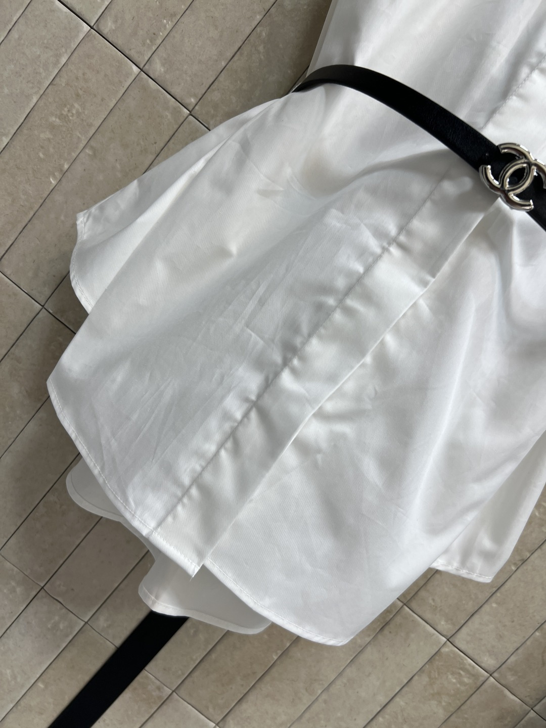 C家 26夏季新款 翻领无袖衬衫 高支挺括抗皱面料 上身有型不软塌 无袖翻领设计 打造直角肩既视感 胸口