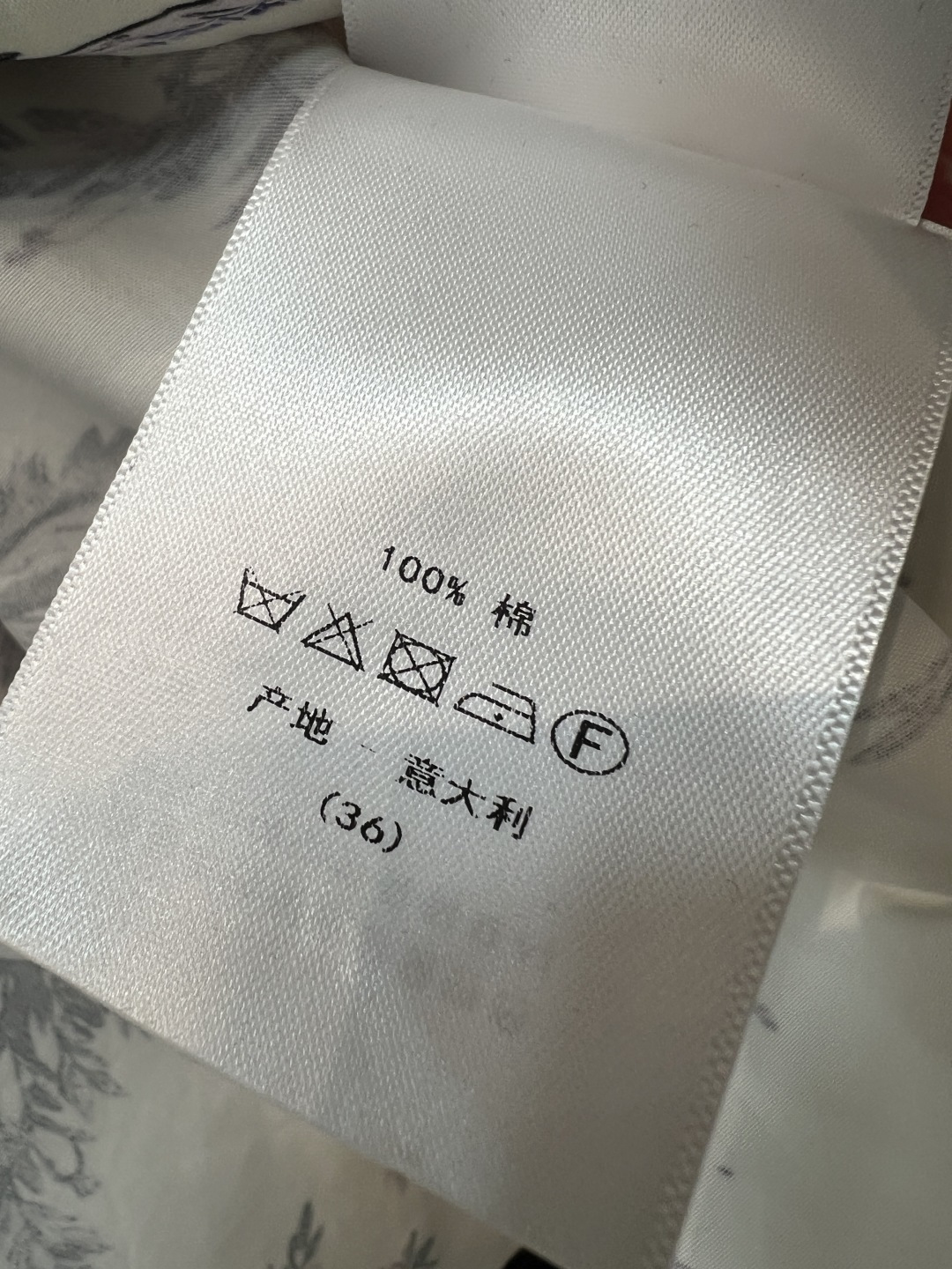 D家 26夏季夏季 花卉短袖衬衫 棉质透气舒适 面料挺括有型 翻领+黑色袖口和下摆 撞色设计超有层次感 