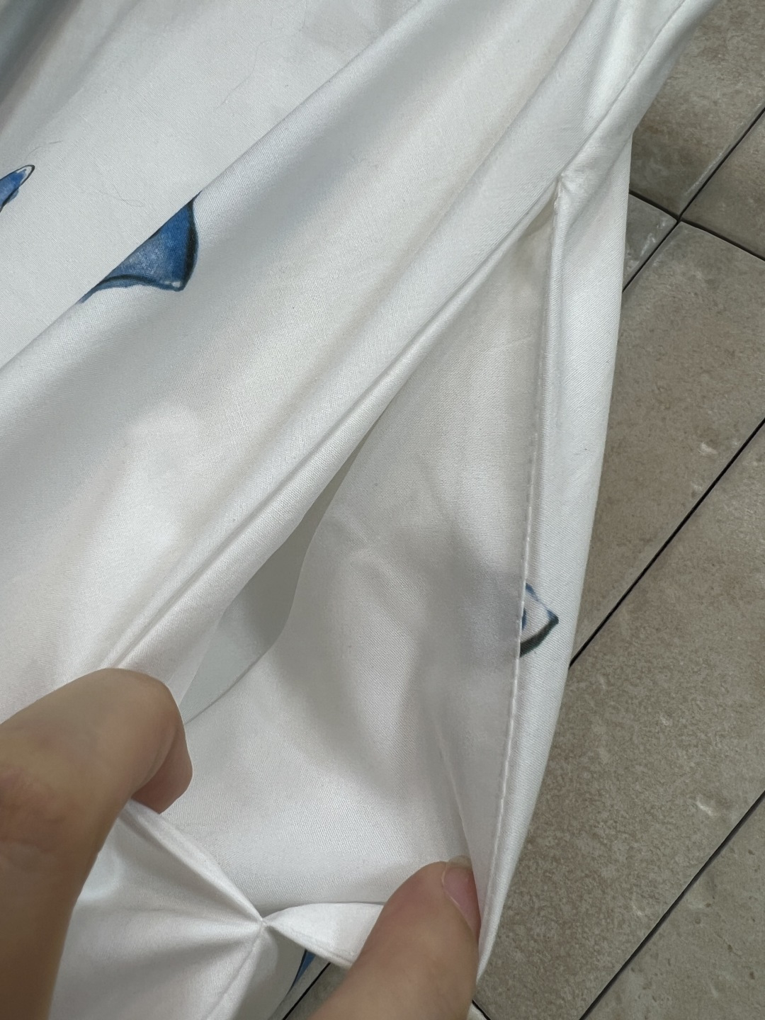 D家 26夏季新款 印花半裙 棉质面料轻薄透气 高腰A字版型 摇头蝴蝶结点缀 侧边拉链穿脱方便 点缀渐变