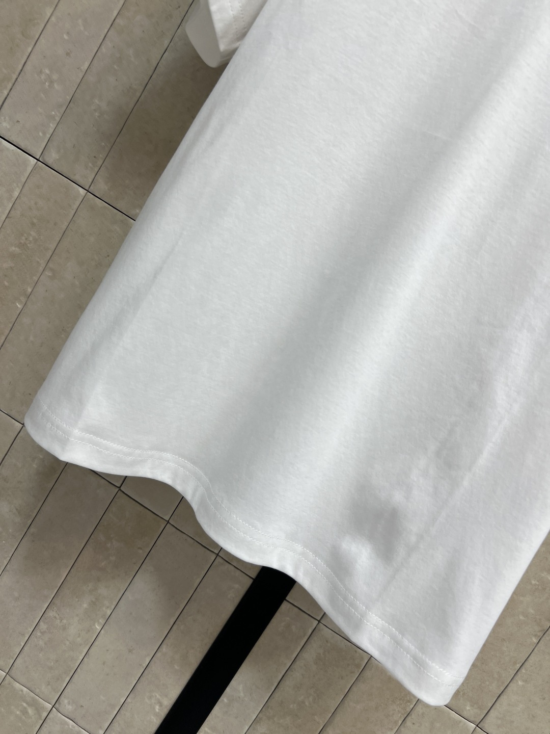 D家 26夏季新款 老花套装 白T+高腰裤裙 宽松版型不挑身材 胸口精致椭圆徽章刺绣 简约不单调  松紧