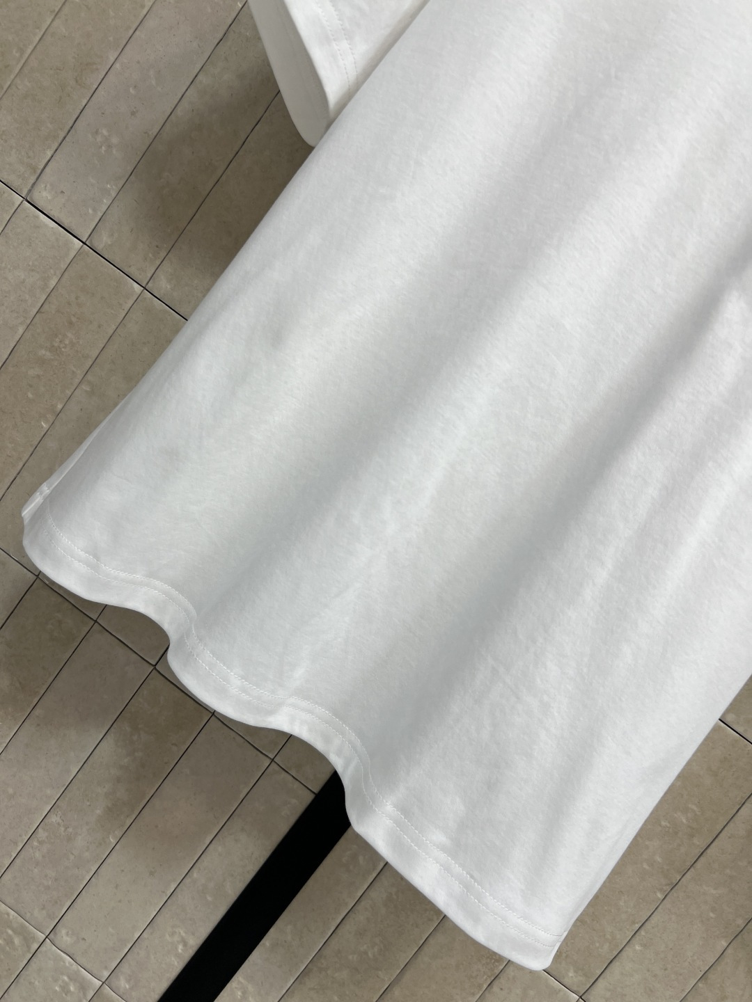 D家 26夏季新款 老花套装 白T+高腰裤裙 宽松版型不挑身材 胸口精致椭圆徽章刺绣 简约不单调  松紧