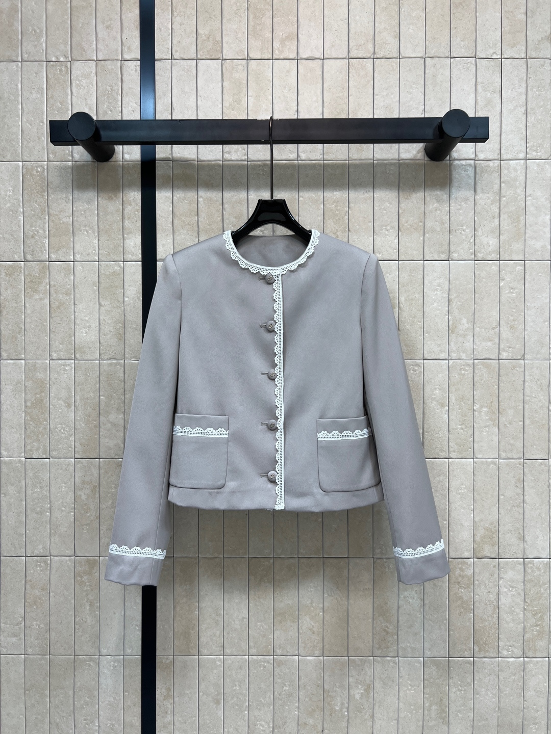 NO:862311,D Home 26 new summer style lace short jacket, crisp and stylish, not easy to wrinkle, white lace embellished collar, cuffs and pockets, full of sophistication, short cut + symmetrical buttons, elegant and practical, easy to manage in daily commute, low-key and versatile, can be matched with skirts, straight pants, jeans, all look good, can be easily held in the workplace, can be easily held in one color, Size/S-M-L-XL,, dior, skirts, jeans, jackets & coats,19860909D家 26夏季新款 蕾丝小香风短外套 挺括有型不易皱 白色蕾丝点缀领口 袖口和口袋 精致感满满 短款剪裁+对称纽扣 优雅实用 通勤日常都能轻松驾驭 低调百搭 可搭配半身裙 直筒裤 牛仔裤 都好看 职场约会都能轻松hold住 一色四码Size/S-M-L-XL,,dior,skirts,jeans,jackets & coats,,Women's clothing
