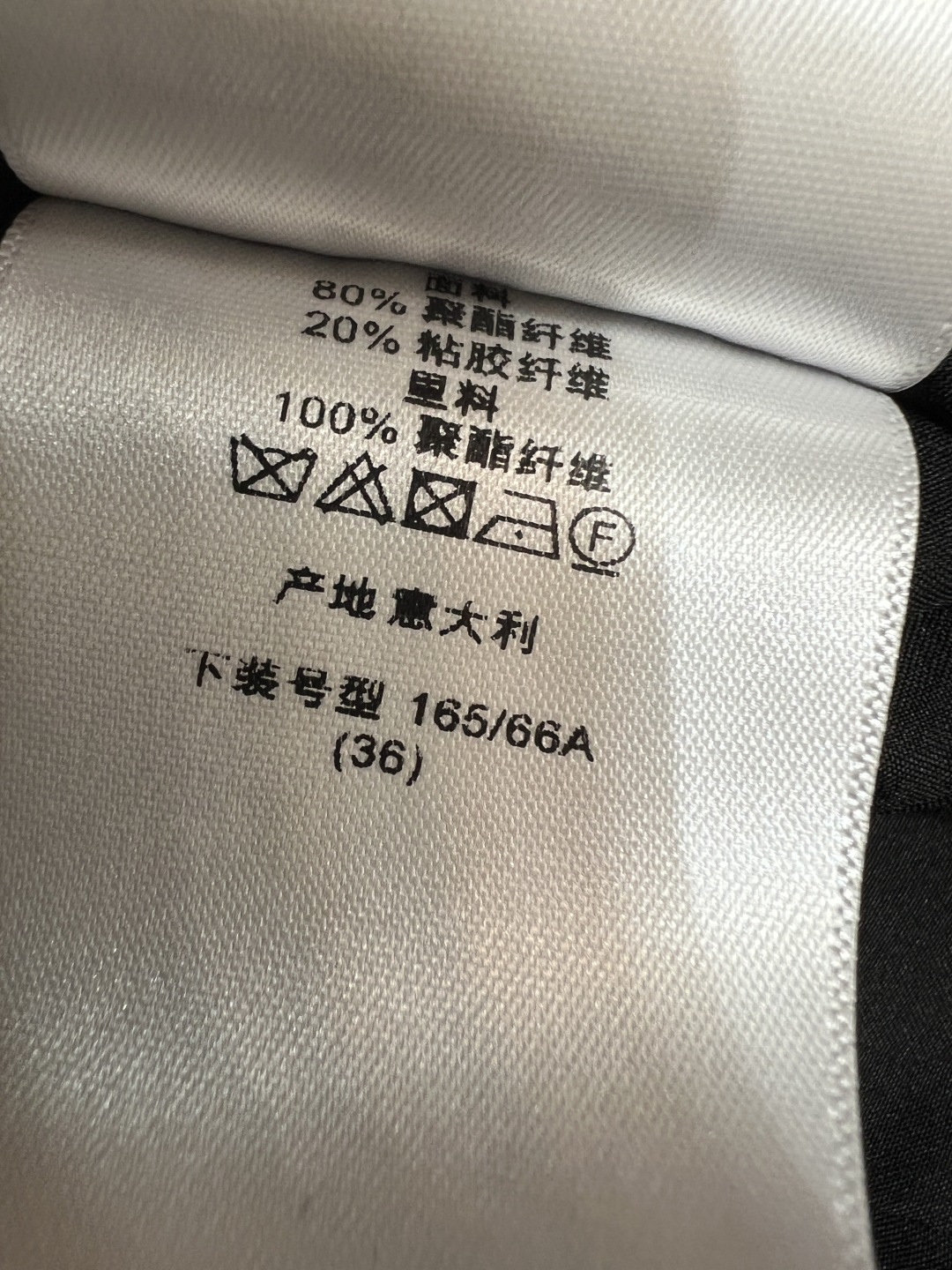 D家 26夏季新款 灰色大摆半身裙 挺括抗皱 不易软塌变形 腰部蝴蝶结系带点缀 侧边拉链穿脱方便 大弧度