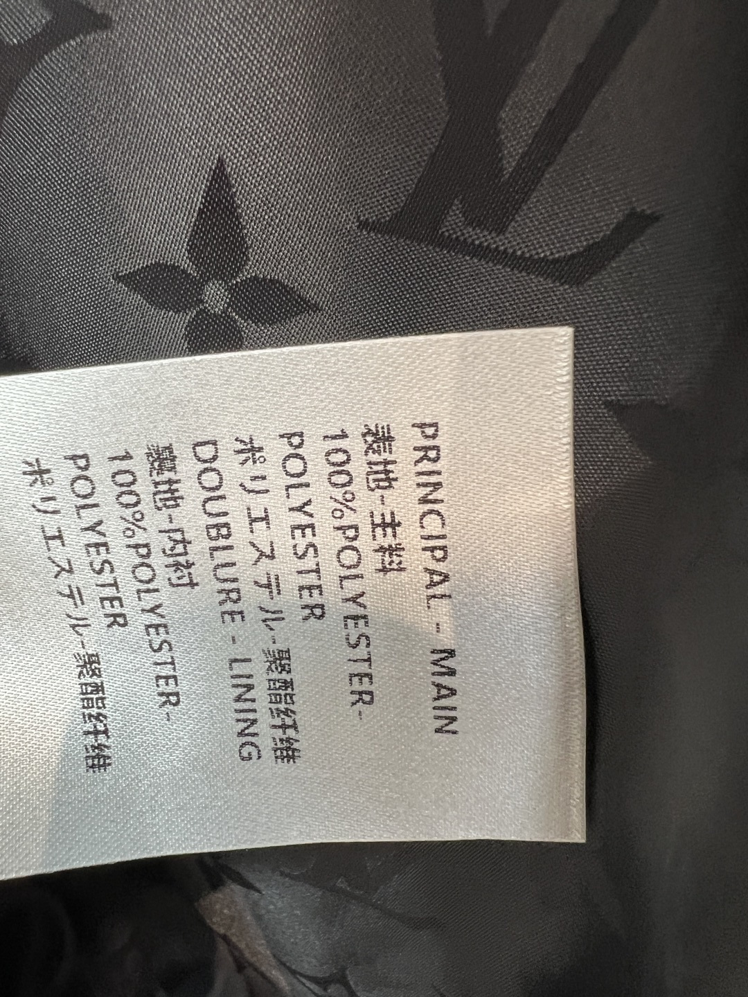 L家 26夏季新款 老花连帽套装 抽绳连帽上衣+高腰短裤 面料轻薄 低调暗纹提花 五分泡泡袖设计 宽松落