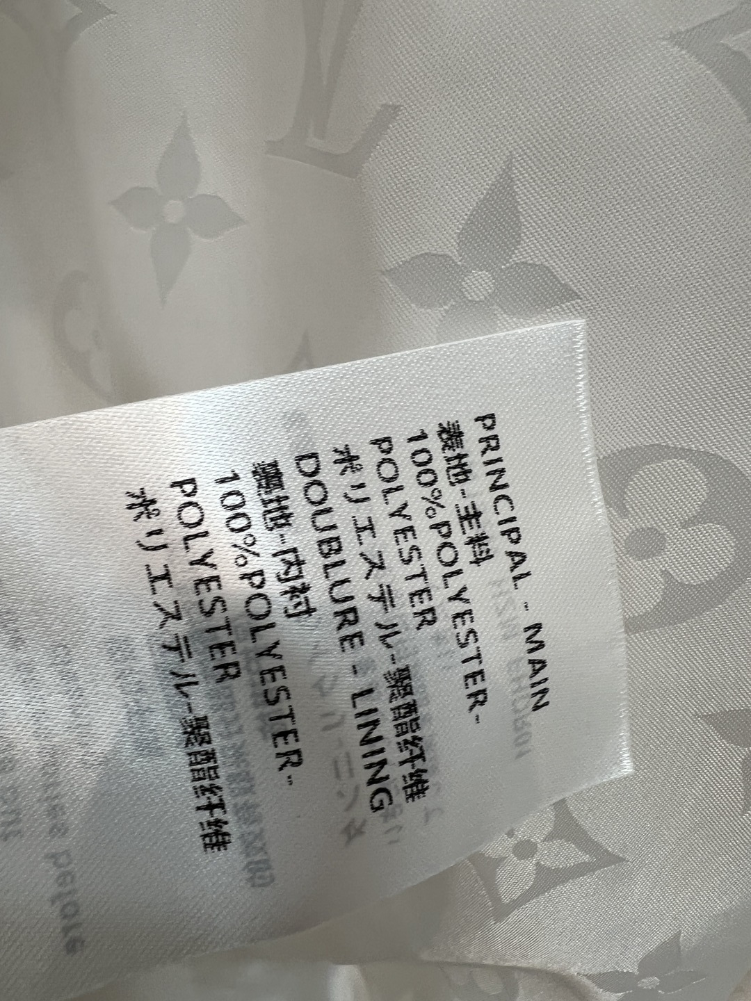 L家 26夏季新款 老花连帽套装 抽绳连帽上衣+高腰短裤 面料轻薄 低调暗纹提花 五分泡泡袖设计 宽松落