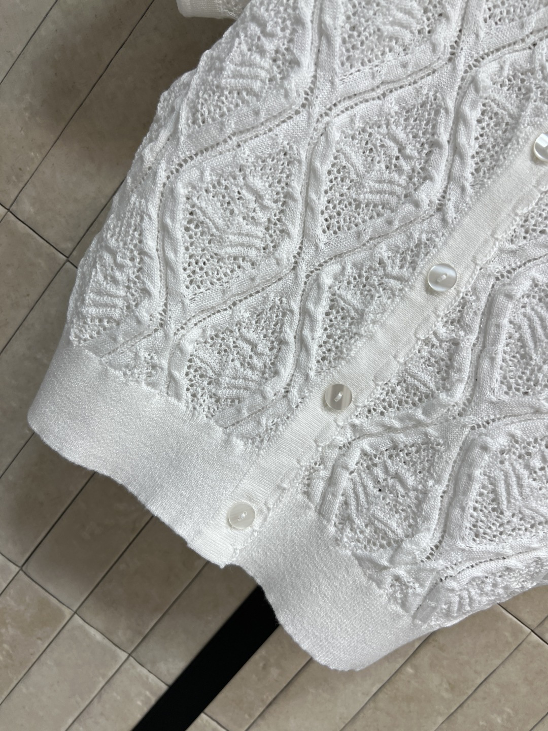 Self家 26夏季新款 菱格针织开衫 菱格纹理立体有层次感 圆领花边+胸前字母刺绣 细节满分 短袖设计