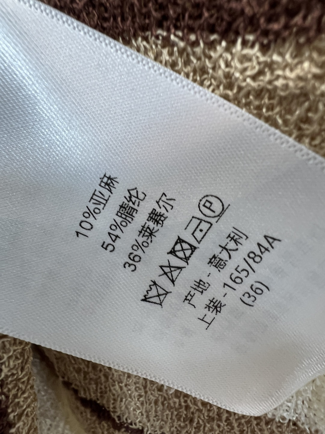D家 26夏季新款 条纹无袖针织上衣 针织面料 柔软亲肤又透气 绿白条纹+木耳边设计 韩系风格满满 短款