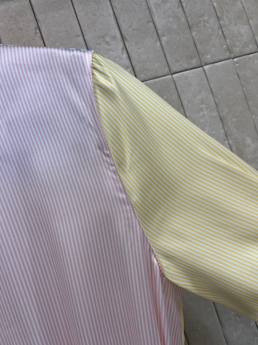 D家 26夏季新款 撞色衬衫连衣裙 面料触感柔滑 垂坠感满分 衬衫领+短袖全开扣设计 腰部同色系带可调节