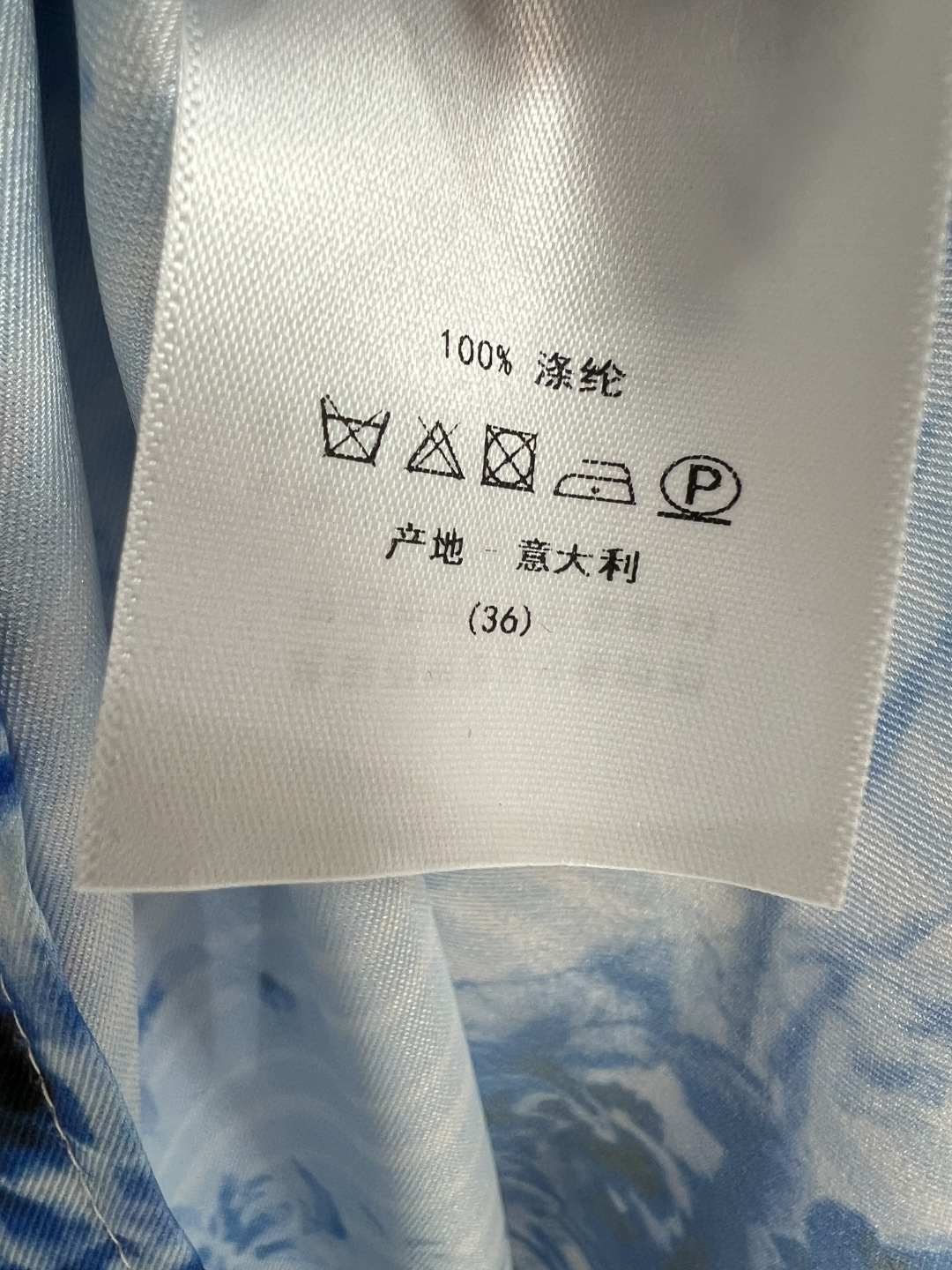 D家 26夏季新款 印花条纹连衣裙​​ 立领短袖半开扣设计 自带利落通勤感 垂坠感优质面料 显瘦又拉长身