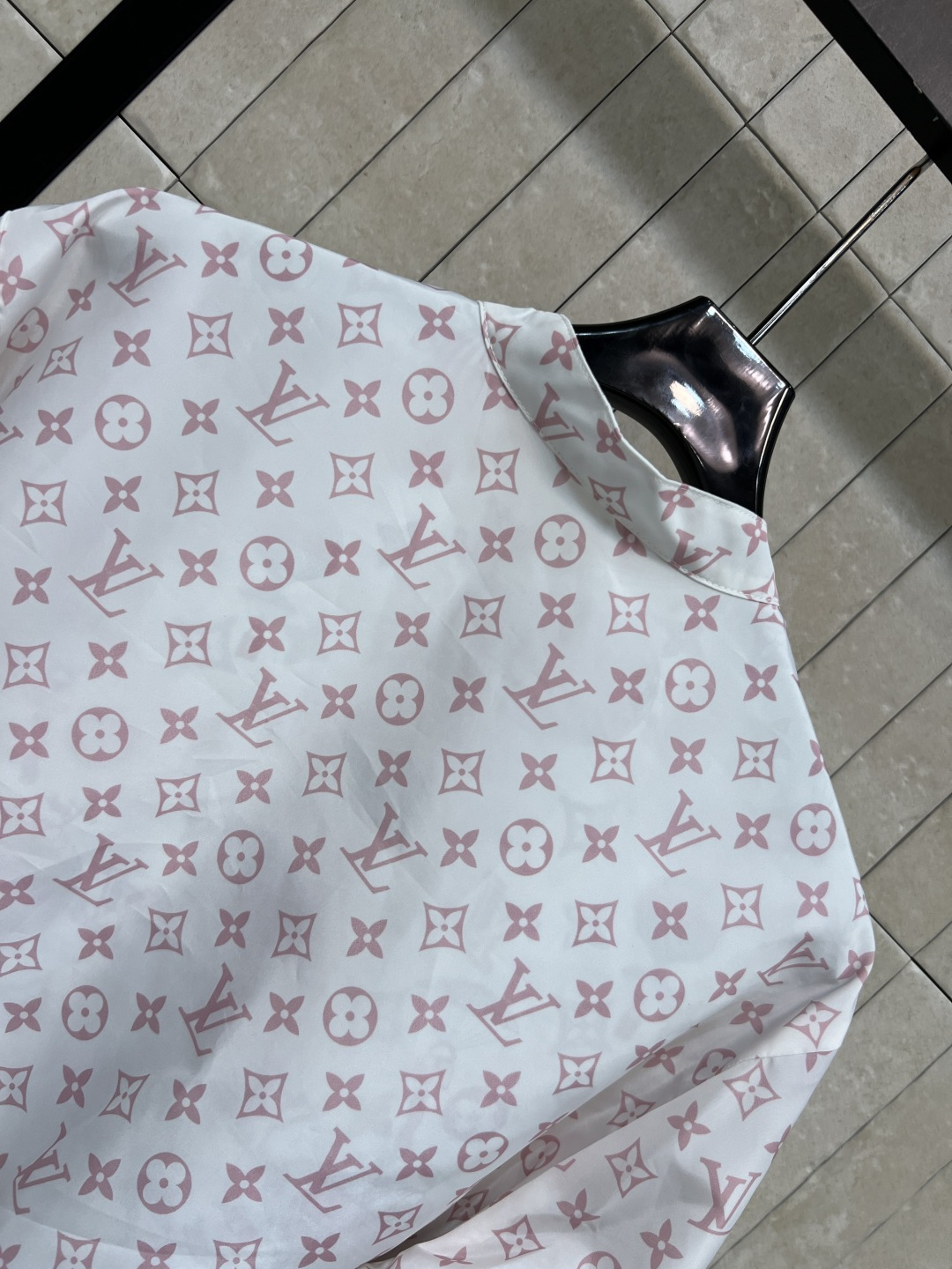 L家 26夏季新款 老花夹克外套 短款立领版型+利落拉链设计 正反两穿的设计 面是满印热气球的元气少女感