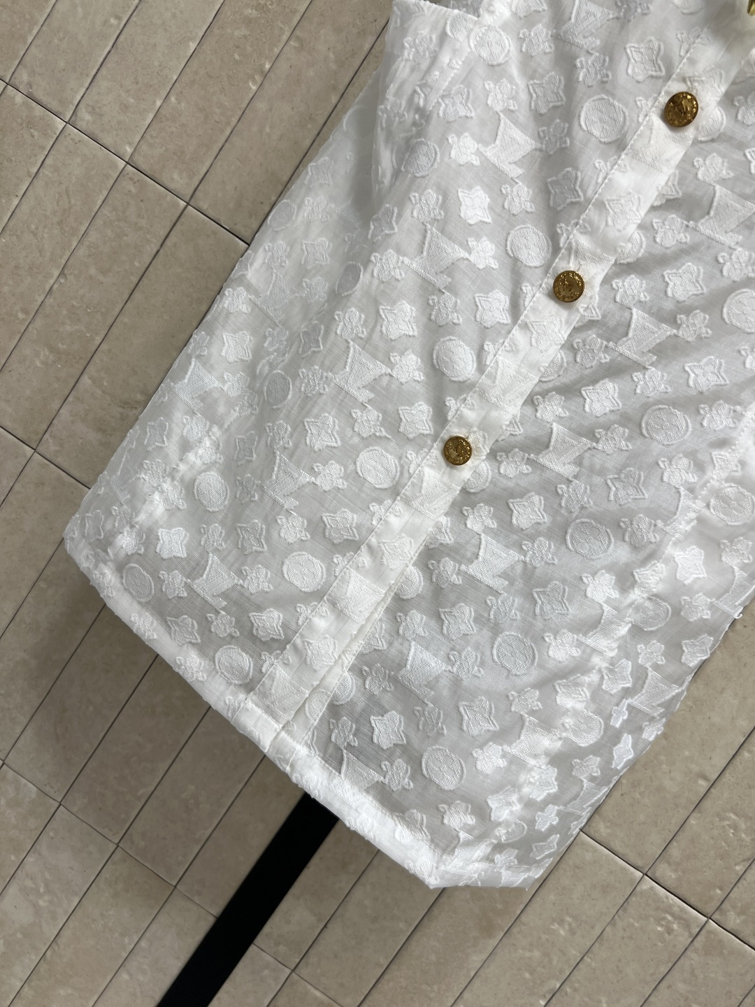 L家 26夏季新款 老花衬衫连衣裙 无袖+翻领设计 金属纽扣点缀 细节满分 腰部同色腰带 修饰身形又提升