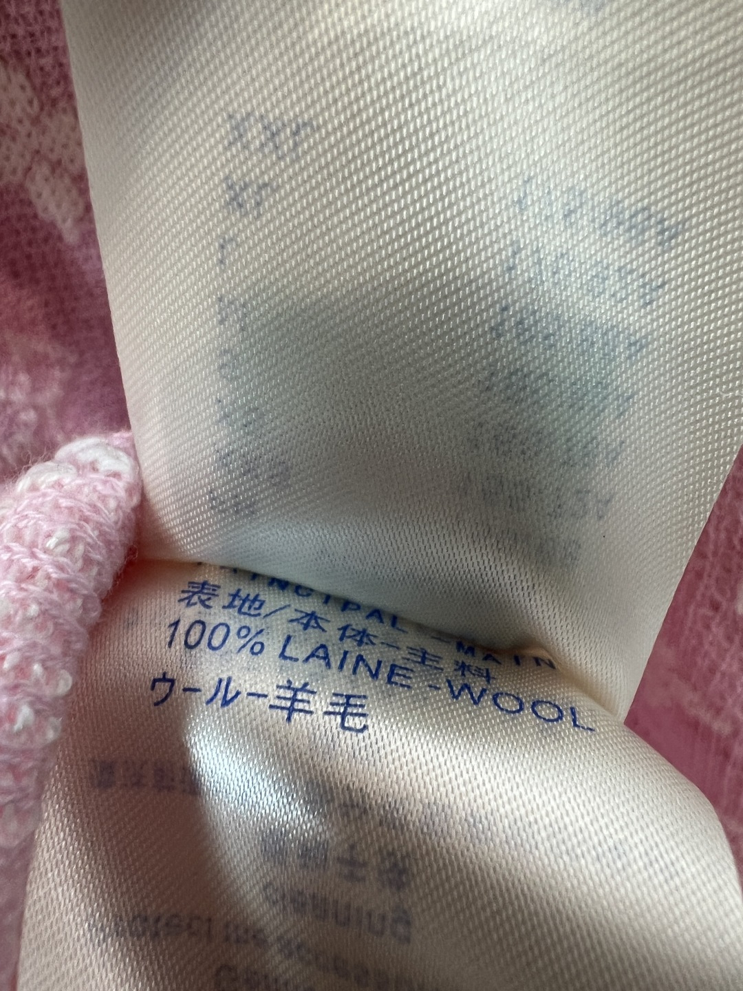 L家 26夏季新款 老花针织开衫背心 软糯羊毛亲肤针织面料 经典满印老花提花 圆领无袖单排扣开合 修身显