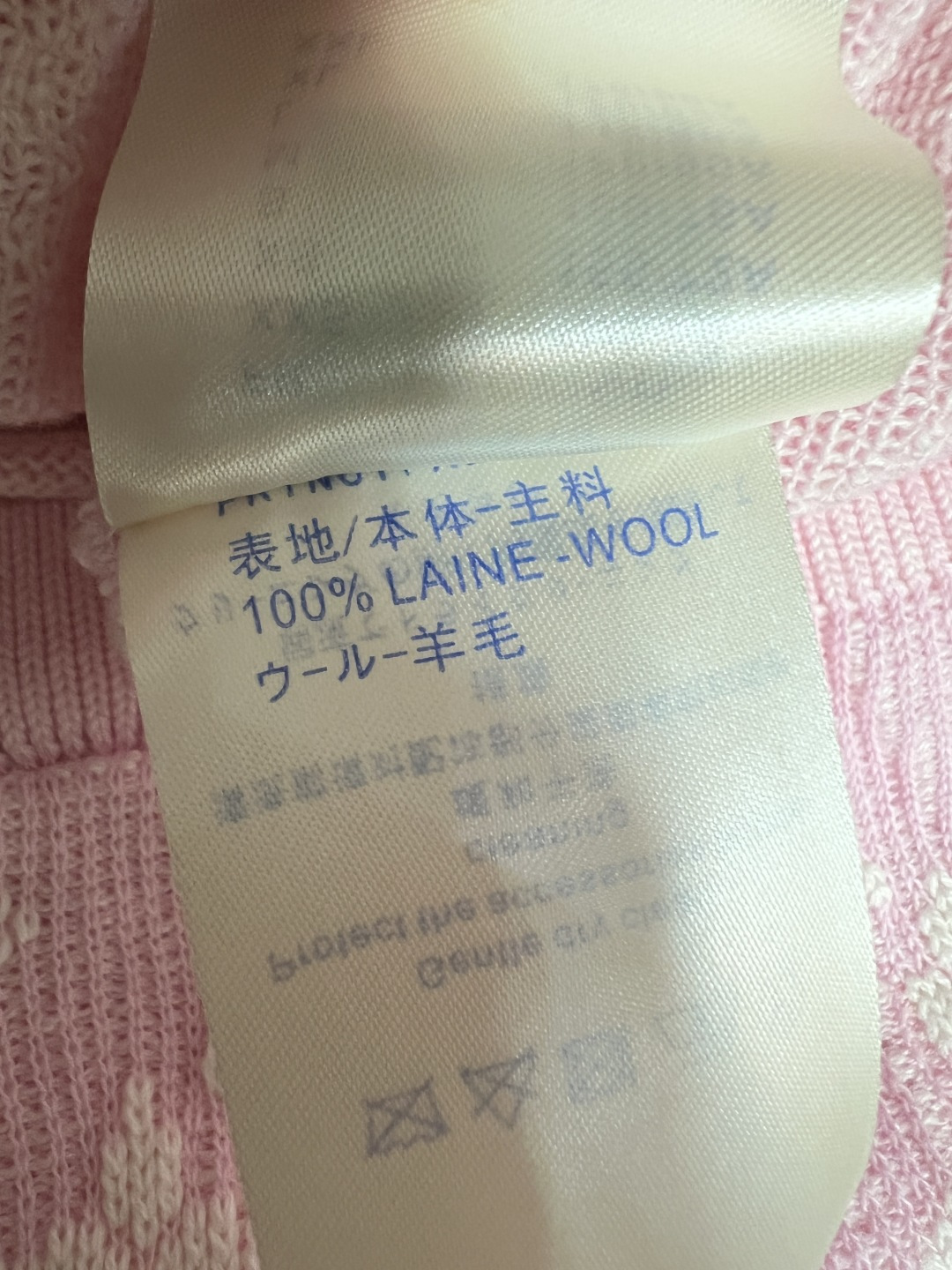L家 26夏季新款 老花针织开衫背心 软糯羊毛亲肤针织面料 经典满印老花提花 圆领无袖单排扣开合 修身显