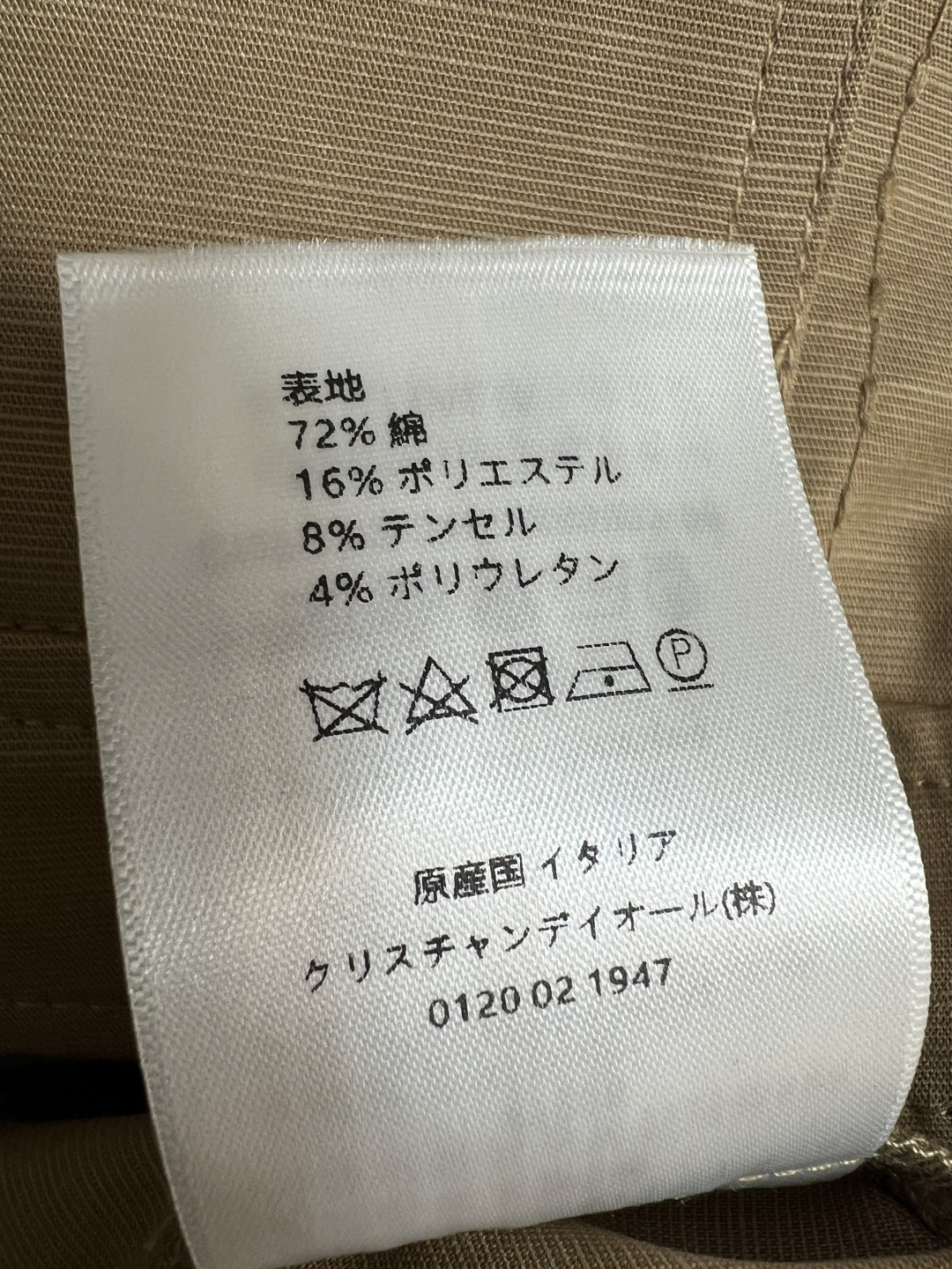 D家 26夏季新款 高腰五分裤 棉质混纺面料 高腰设计 宽松显瘦又修饰腿型 腰头金属扣点缀 侧边明线工艺+精致刺绣 低调