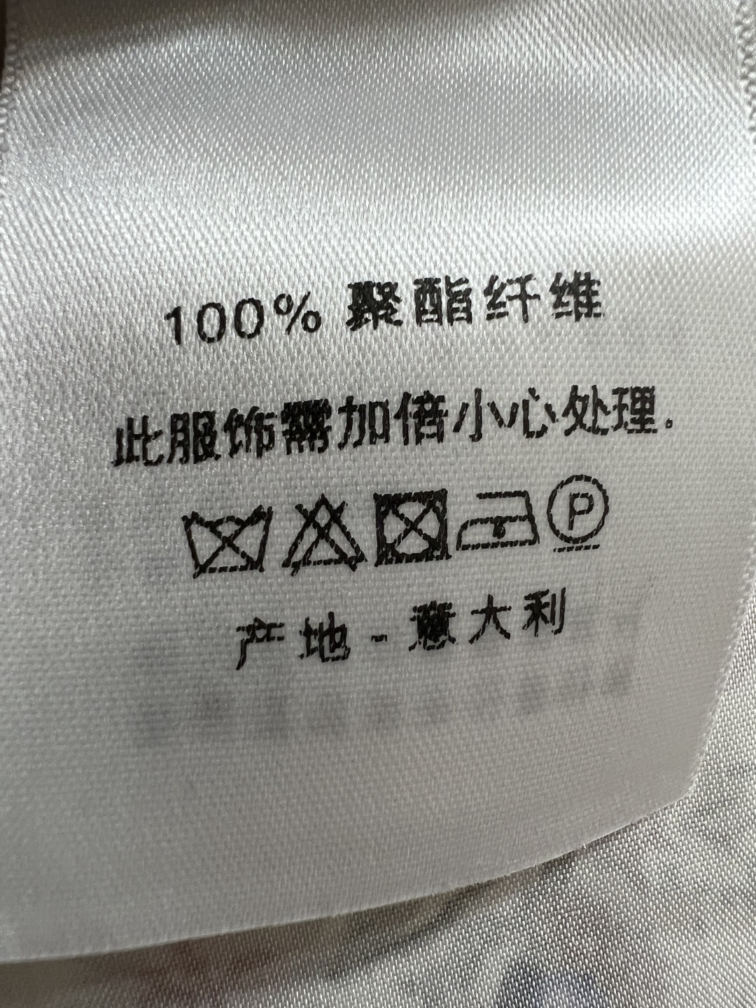 D家 26夏季新款 印花高腰半裙 高腰A字大摆设计+立体压褶 白色底布配繁花和蓝鸟印花 法式复古氛围感拉