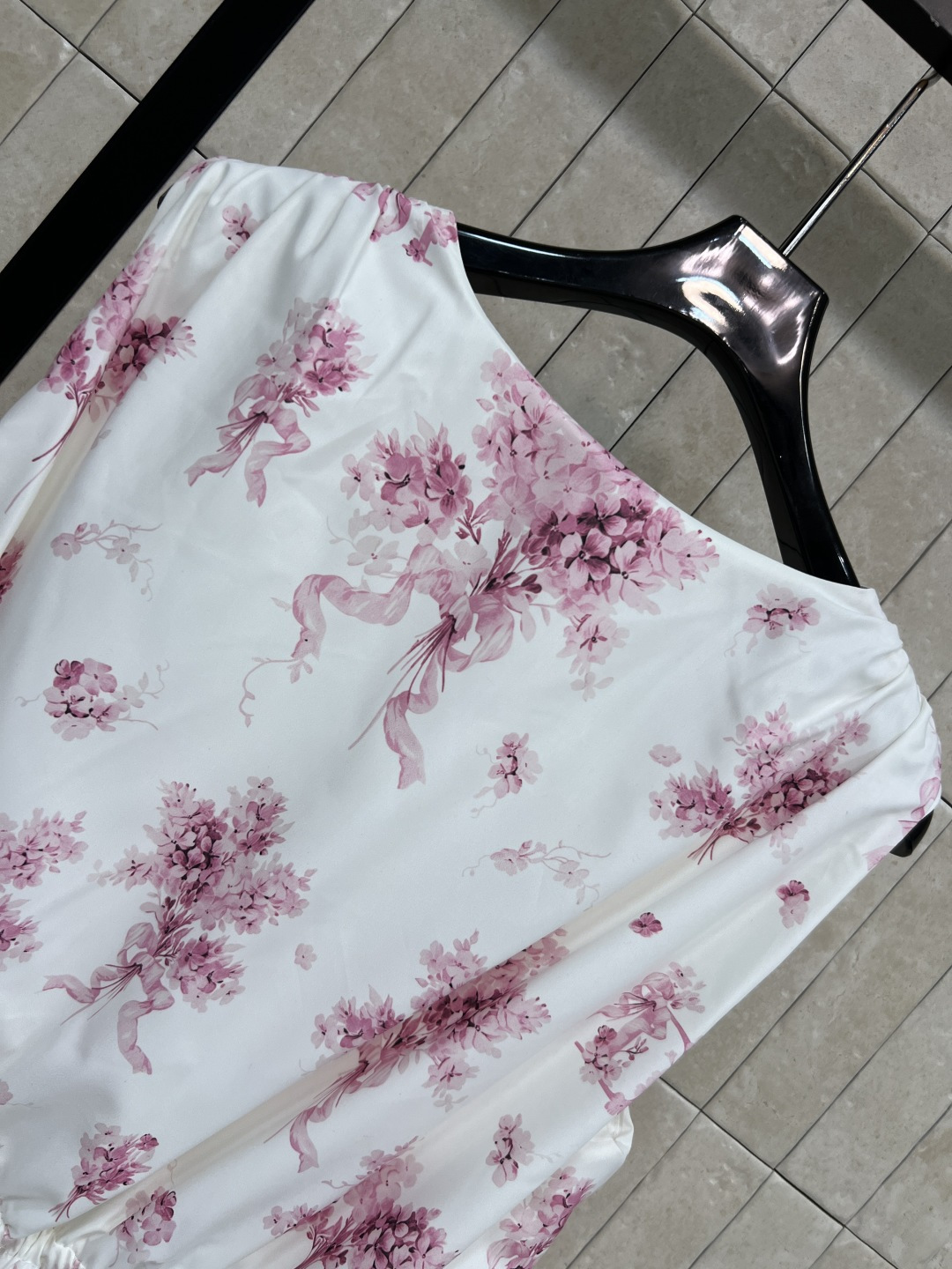 D家 26夏季新款 碎花连衣裙 清新印花自带减龄效果 元气又显嫩  V领+无袖剪裁 腰间抽绳设计 可调节