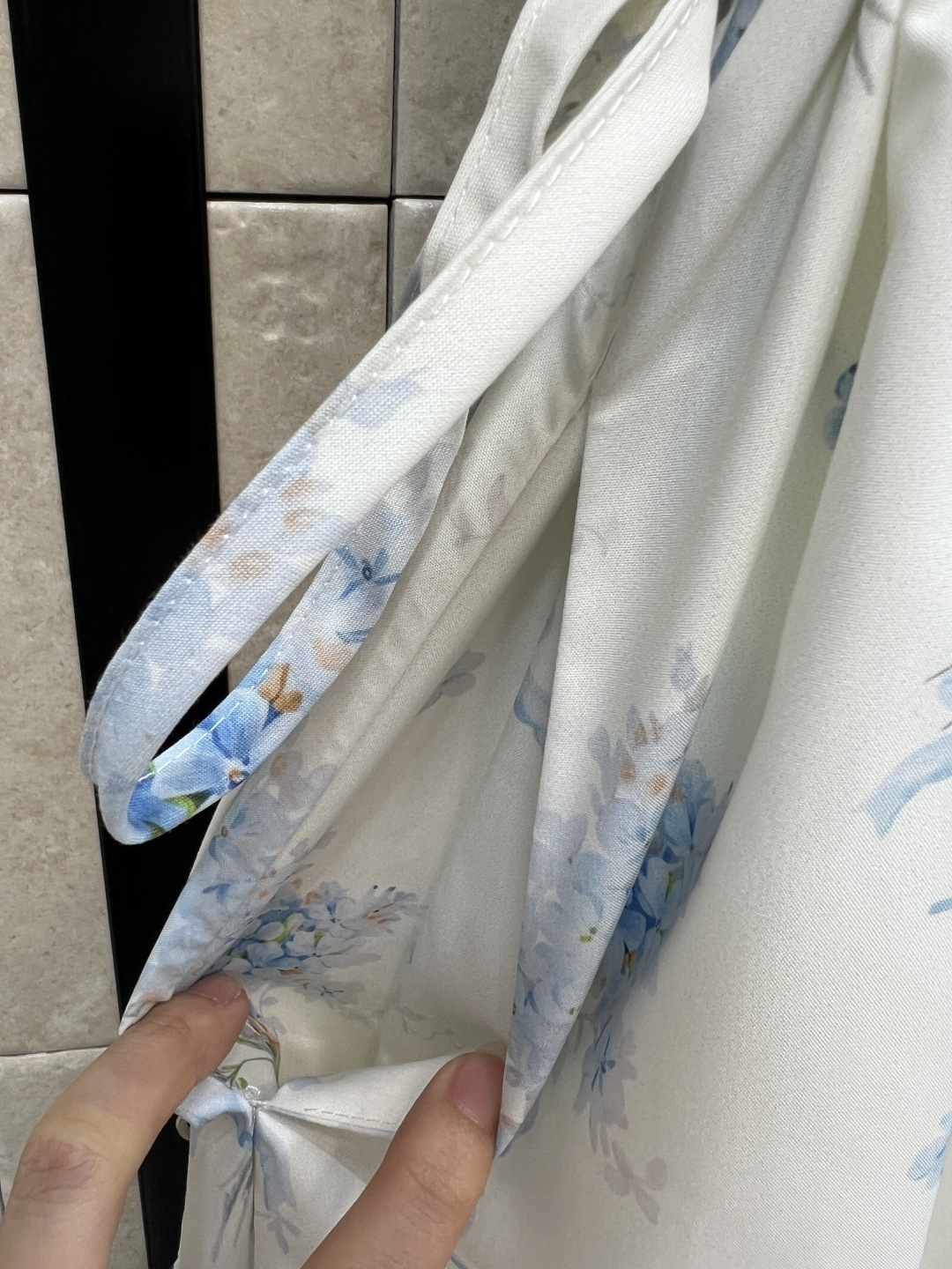 D家 26夏季新款 碎花连衣裙 清新印花自带减龄效果 元气又显嫩  V领+无袖剪裁 腰间抽绳设计 可调节