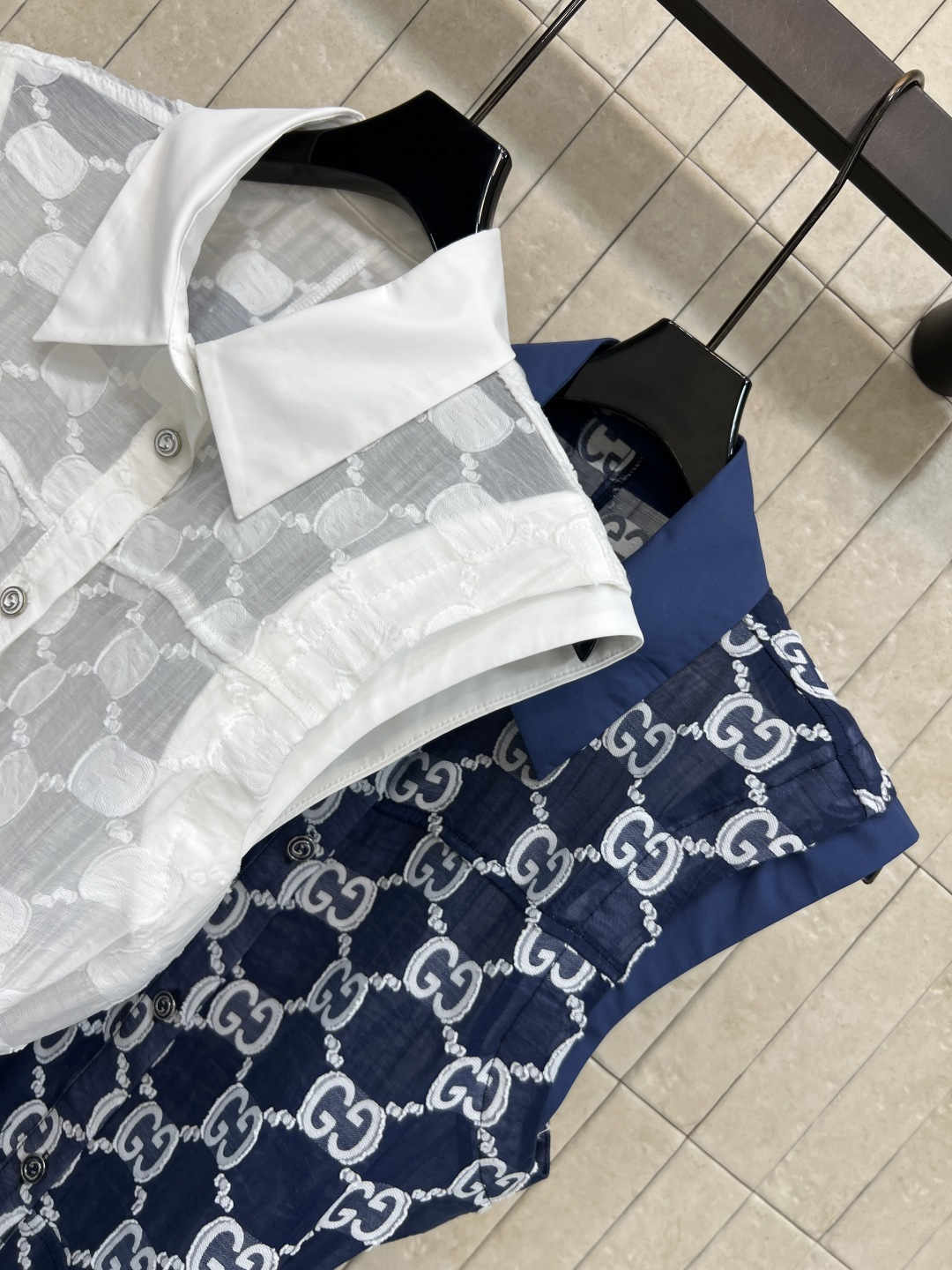 G家 26夏季新款 GG提花衬衫裙  无袖翻领设计 老花提花低调简约 自带辨识度却不张扬 同色系收腰设计